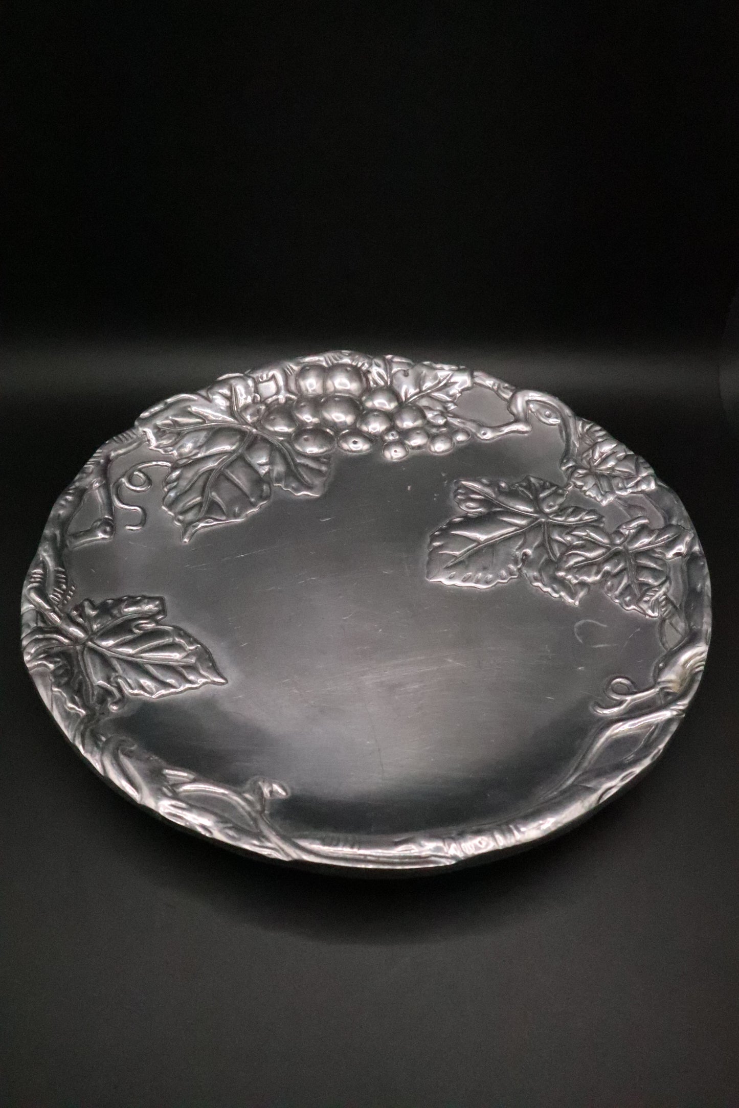 VINTAGE 2000 ARTHUR COURT 8" GRAPE AND VINE PEWTER PLATE