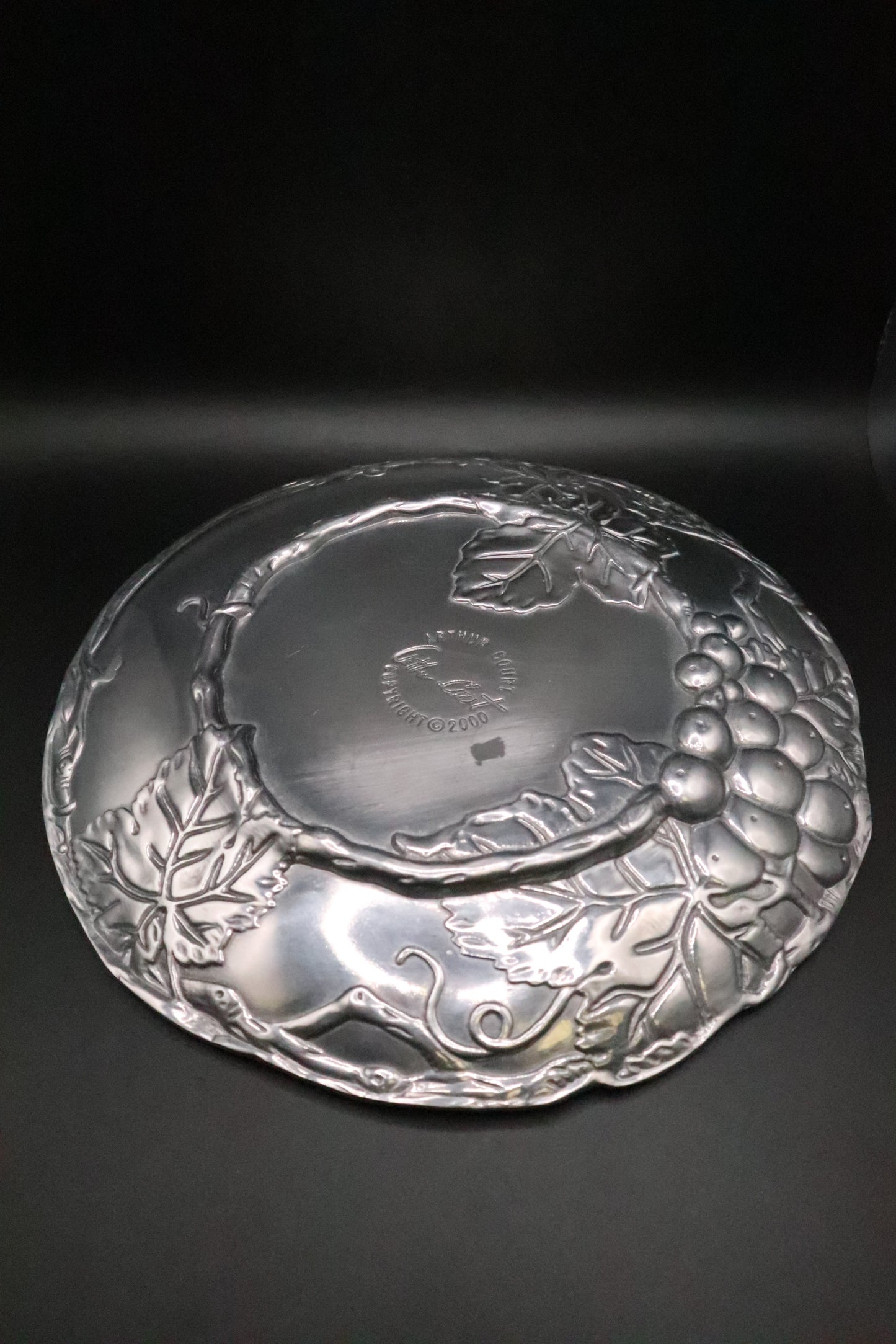 VINTAGE 2000 ARTHUR COURT 8" GRAPE AND VINE PEWTER PLATE