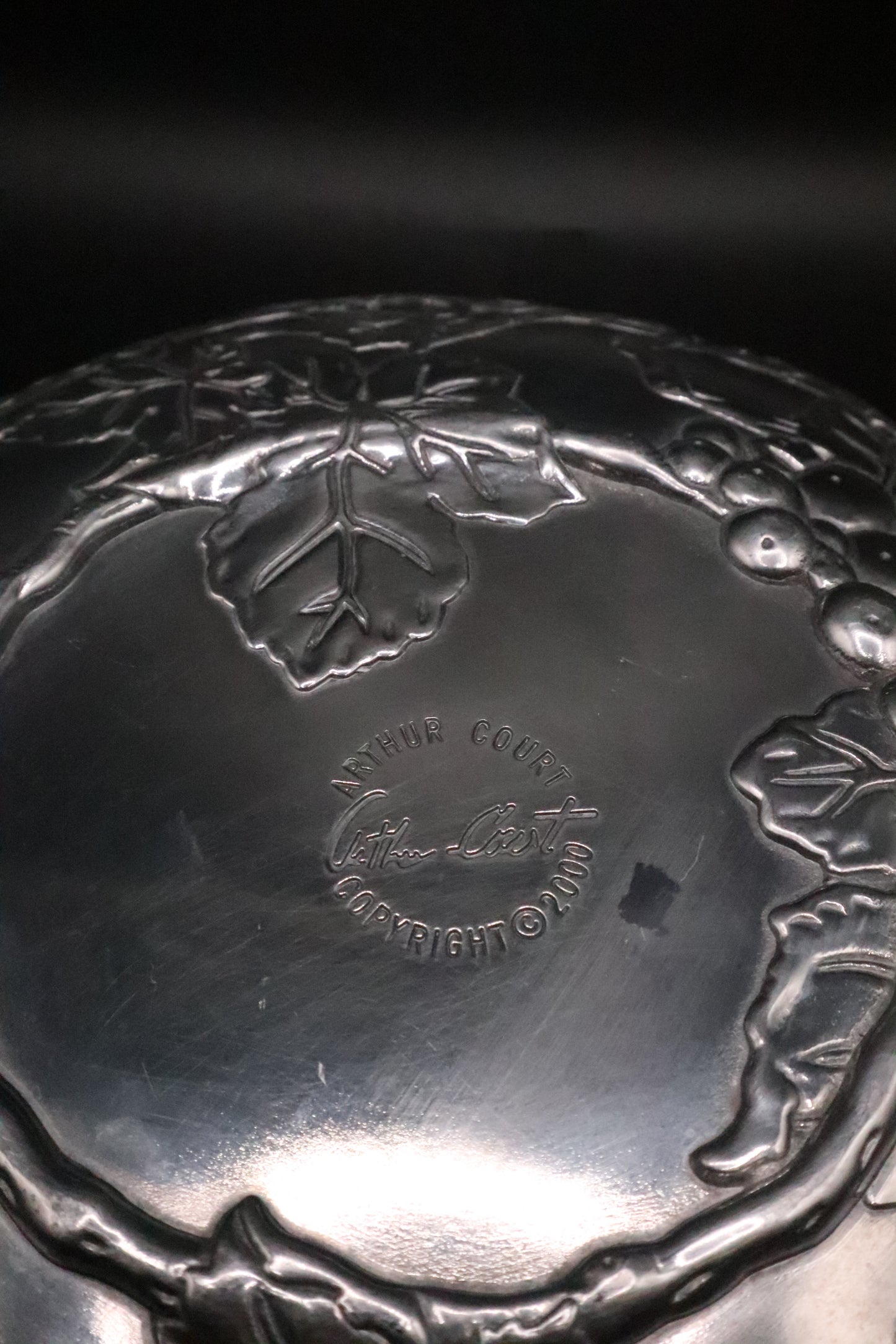 VINTAGE 2000 ARTHUR COURT 8" GRAPE AND VINE PEWTER PLATE