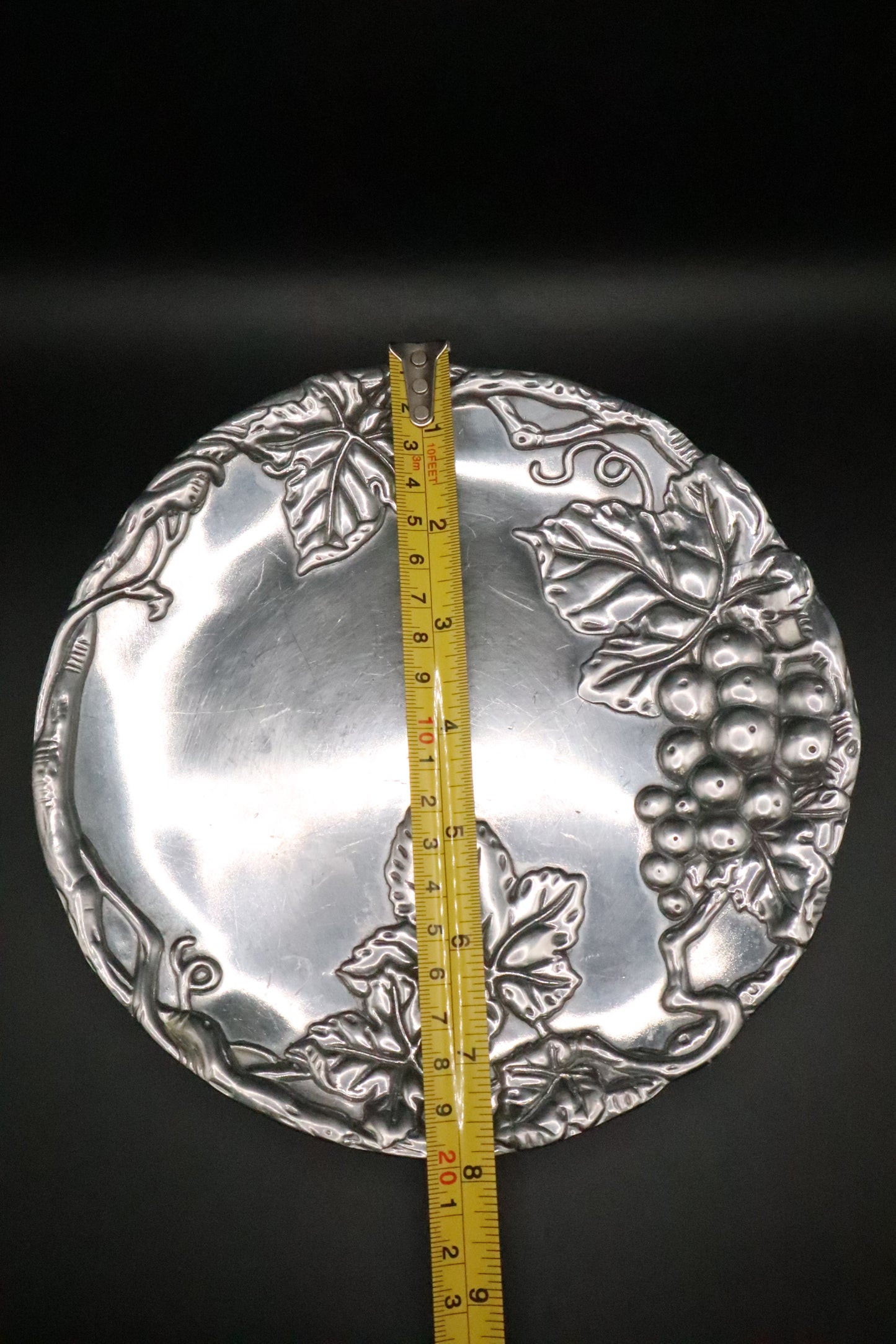 VINTAGE 2000 ARTHUR COURT 8" GRAPE AND VINE PEWTER PLATE