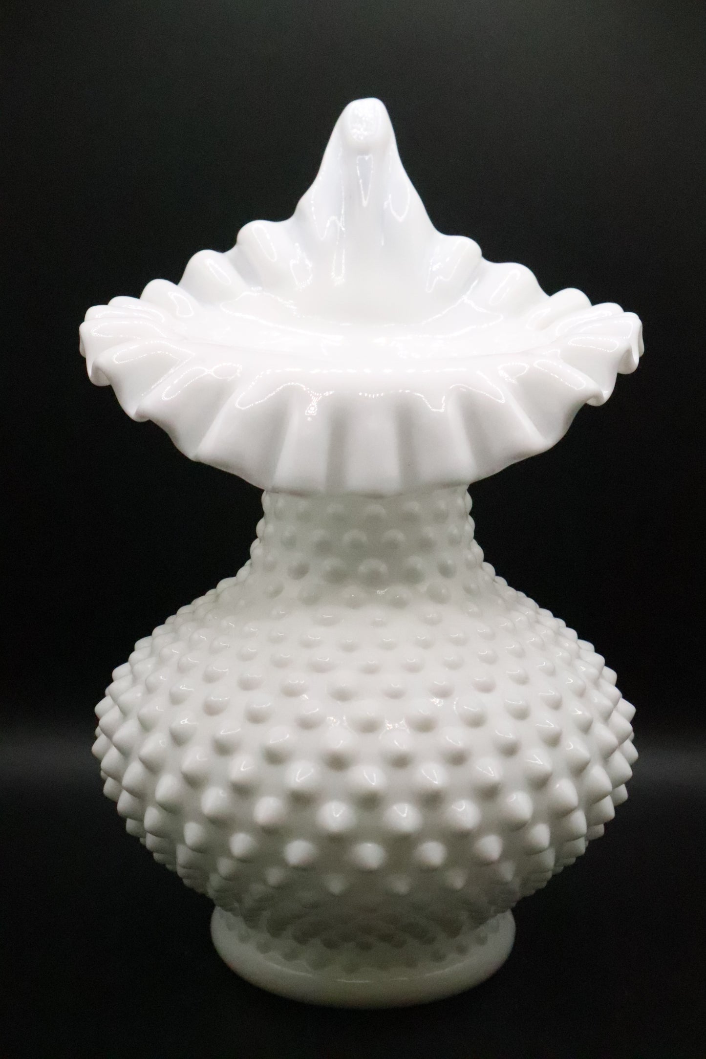 VINTAGE FENTON MILK GLASS HOBNAIL JACK IN PULPIT VASE