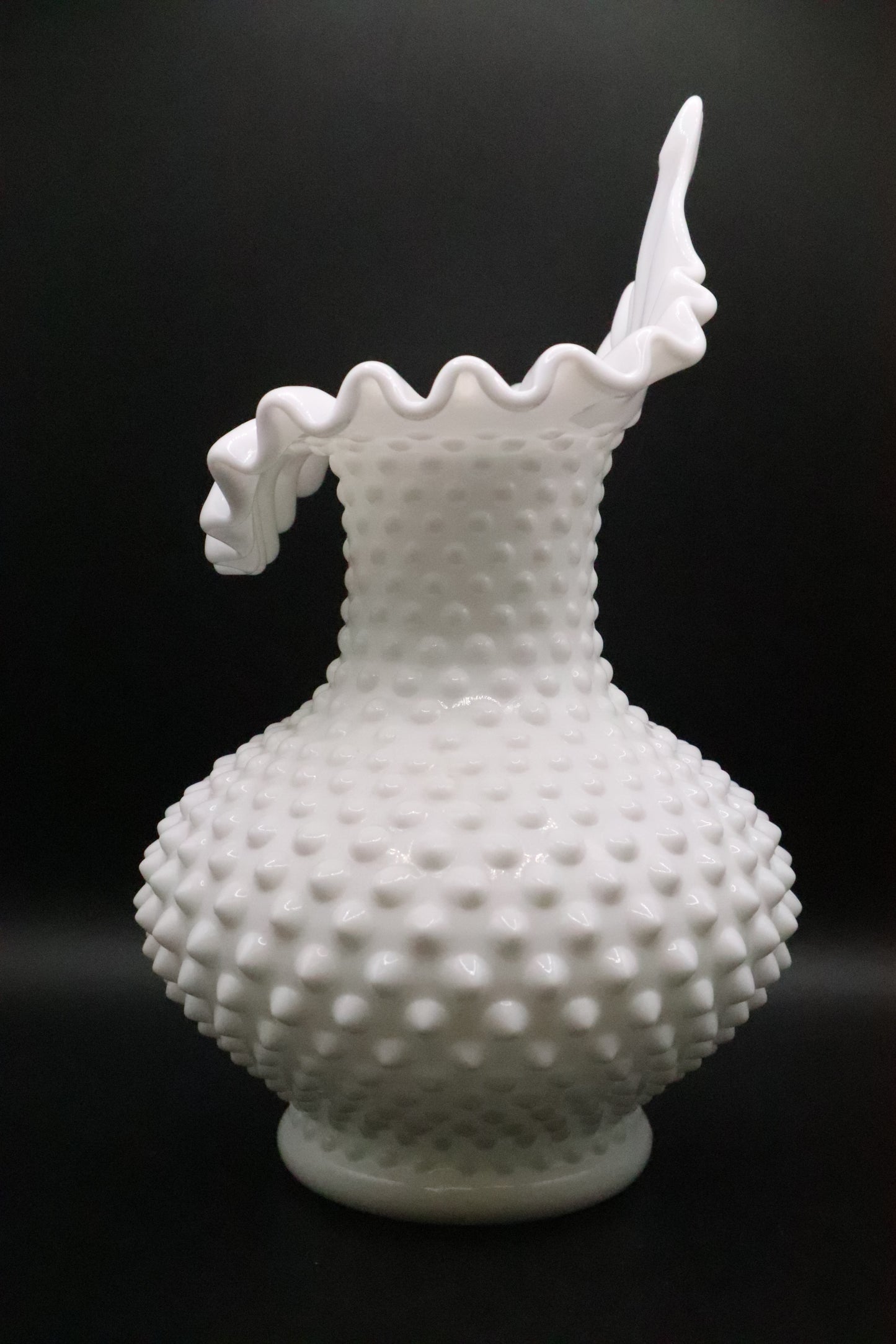 VINTAGE FENTON MILK GLASS HOBNAIL JACK IN PULPIT VASE