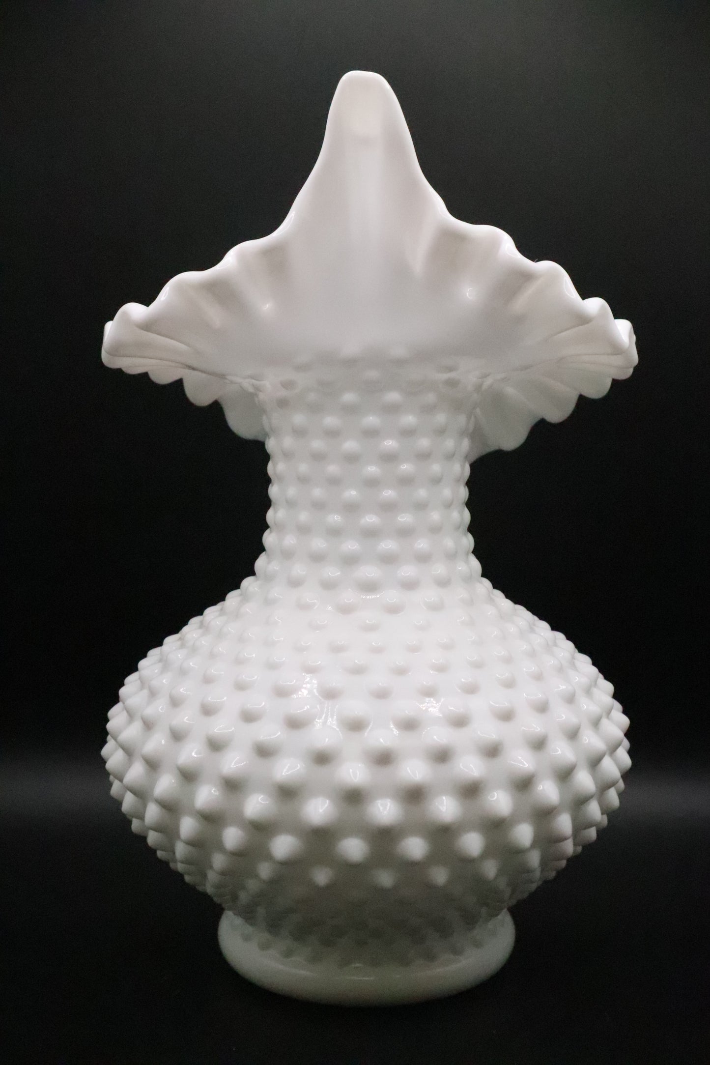 VINTAGE FENTON MILK GLASS HOBNAIL JACK IN PULPIT VASE