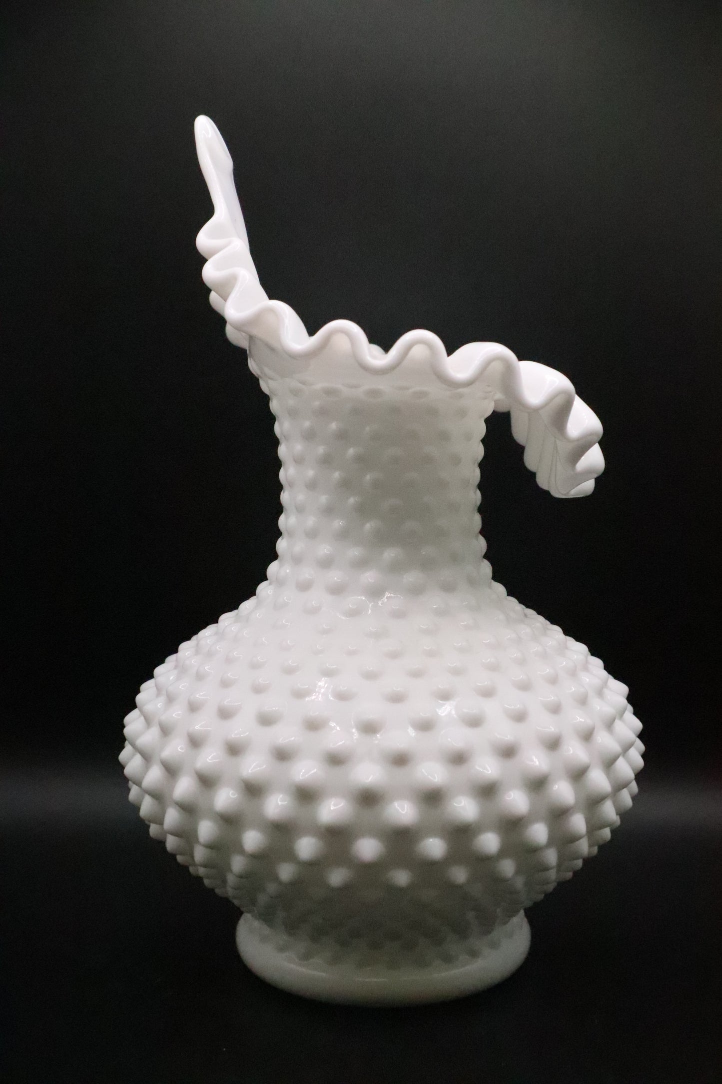 VINTAGE FENTON MILK GLASS HOBNAIL JACK IN PULPIT VASE