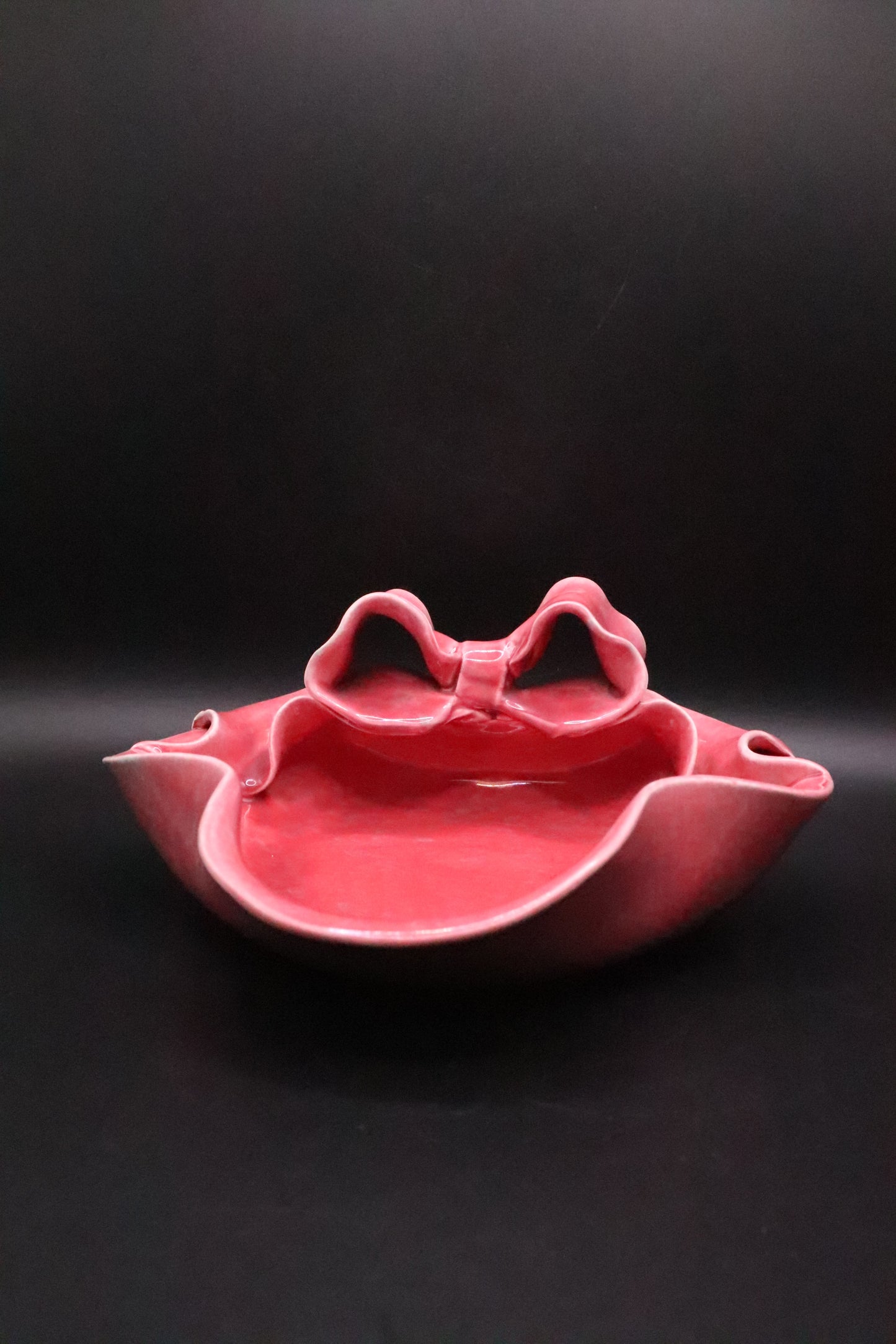 VINTAGE KNOWLES TAYLOR AND KNOWLES CALIFORNIA POTTERY PINK BOWL W/ BOW