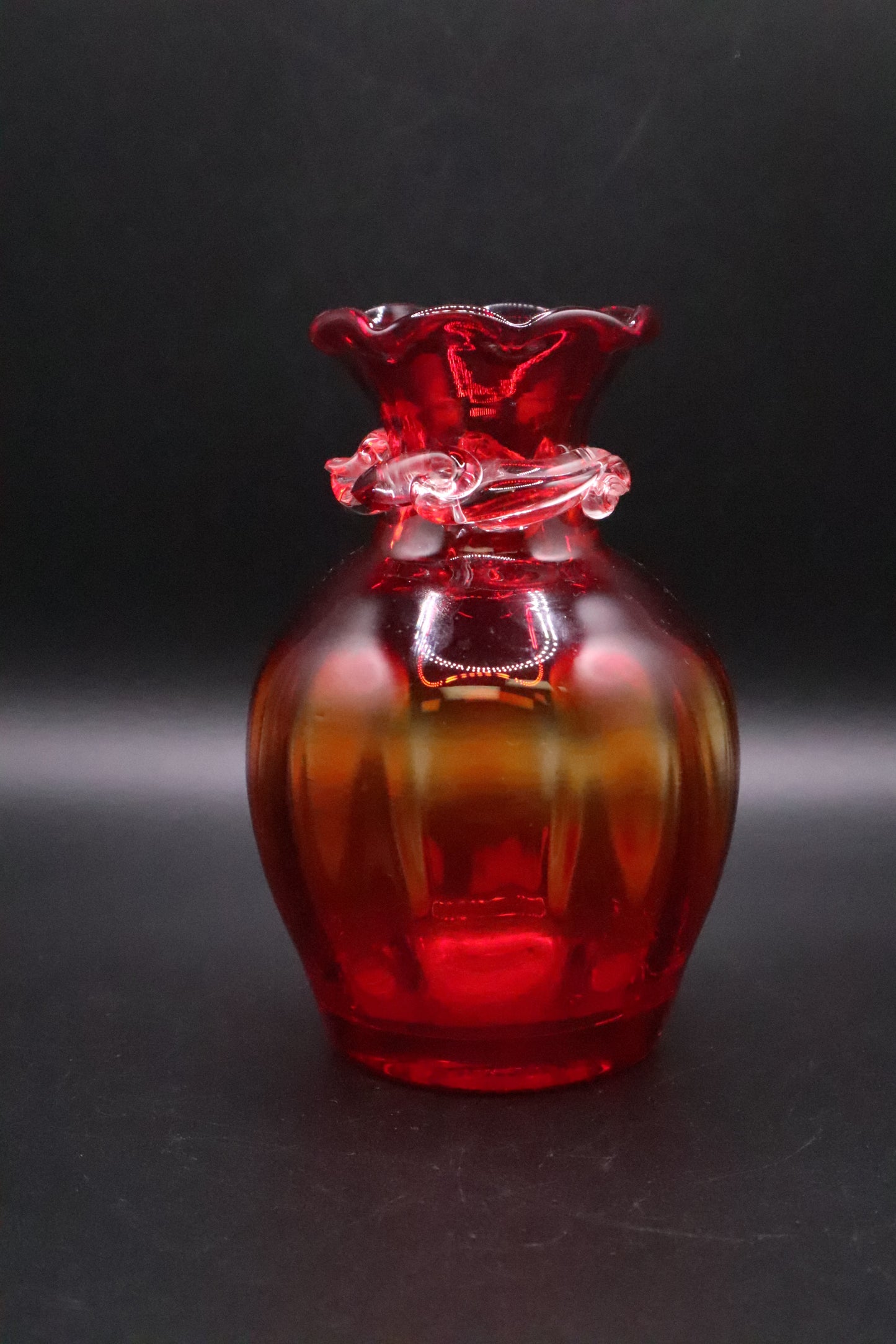 VINTAGE HAND BLOWN RED AMBERINA ART GLASS VASE RUFFLED BAND