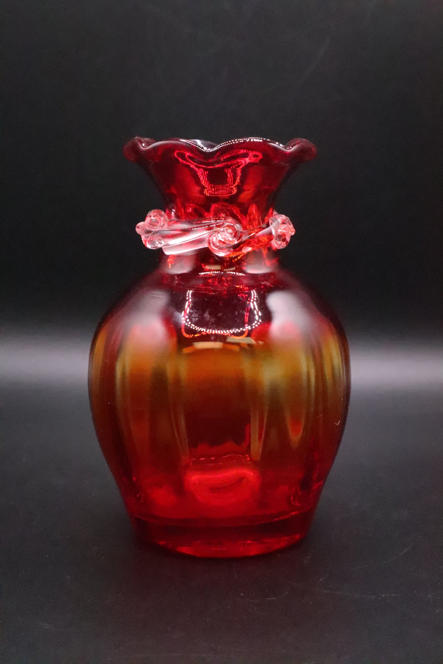 VINTAGE HAND BLOWN RED AMBERINA ART GLASS VASE RUFFLED BAND