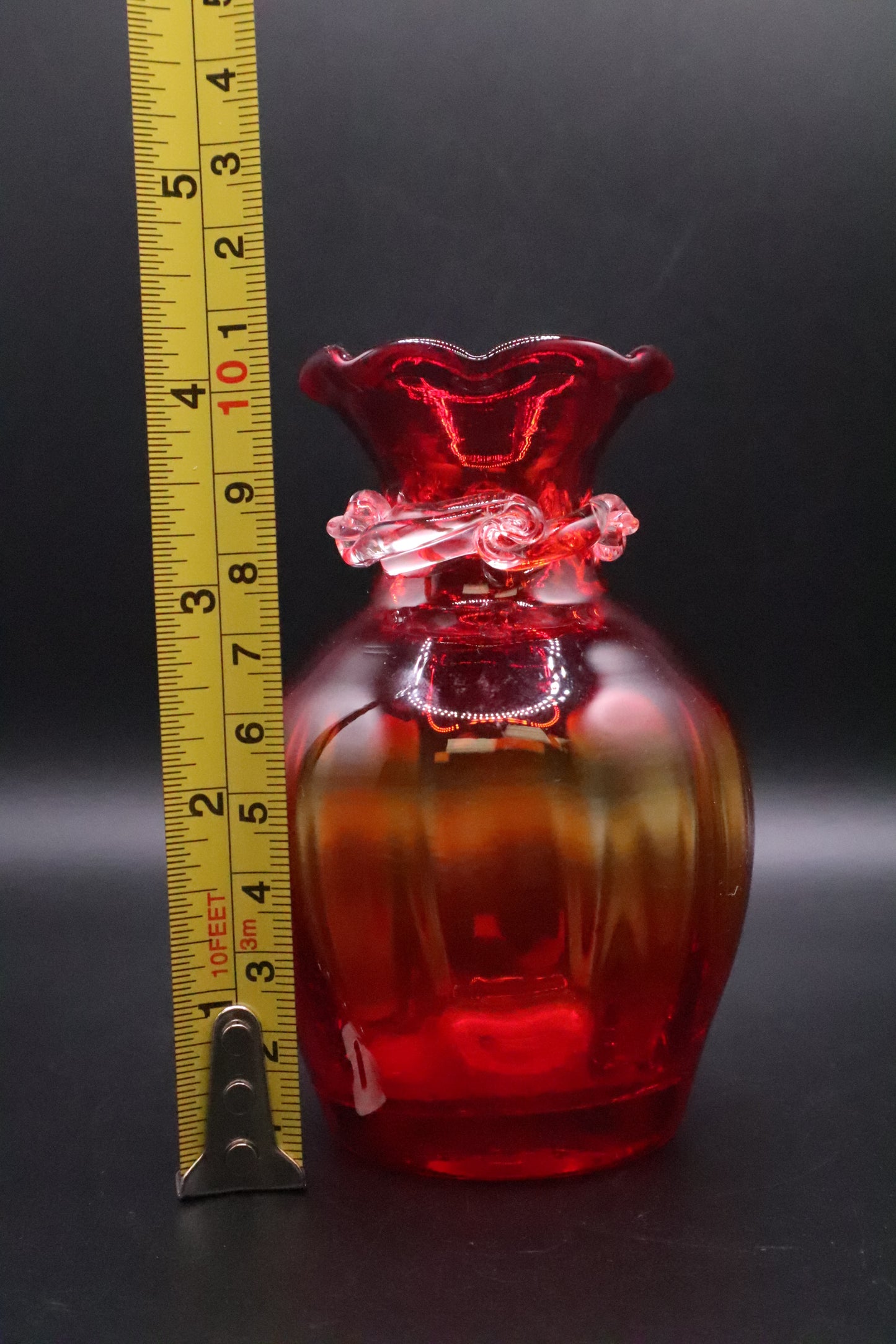 VINTAGE HAND BLOWN RED AMBERINA ART GLASS VASE RUFFLED BAND