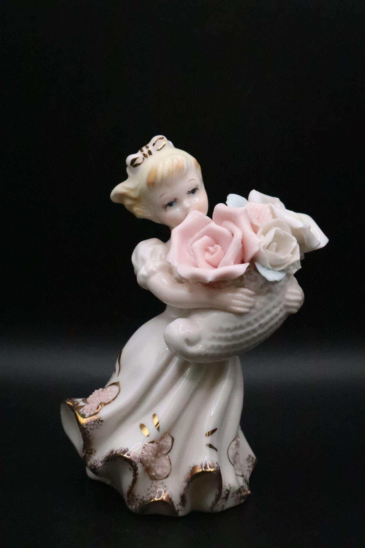 LEFTON GIRL WITH ROSES