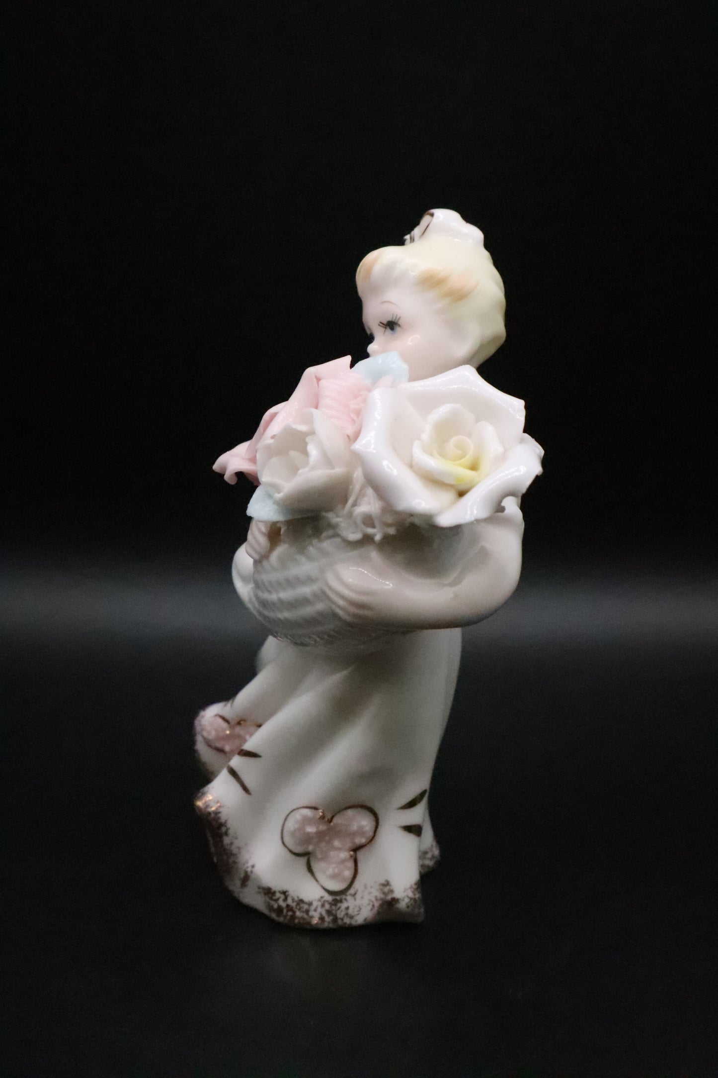 LEFTON GIRL WITH ROSES