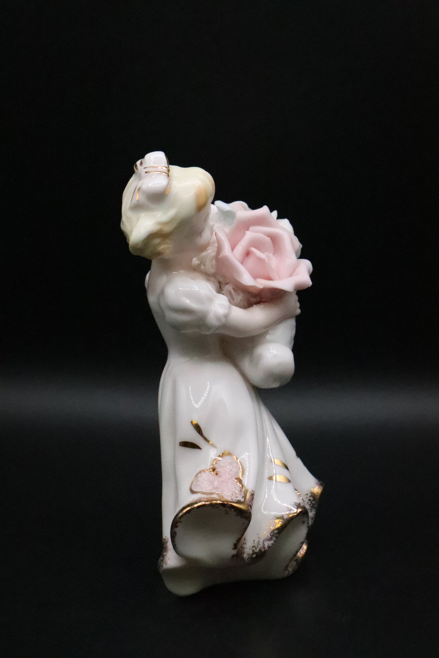 LEFTON GIRL WITH ROSES