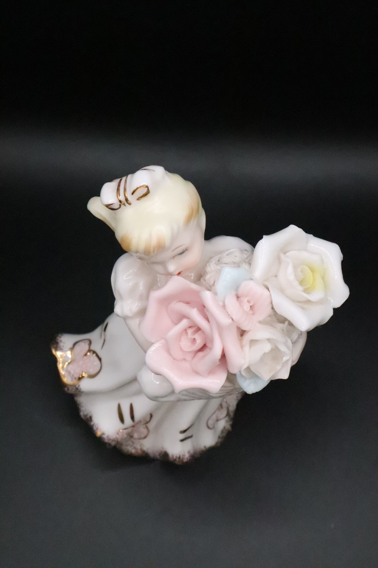 LEFTON GIRL WITH ROSES