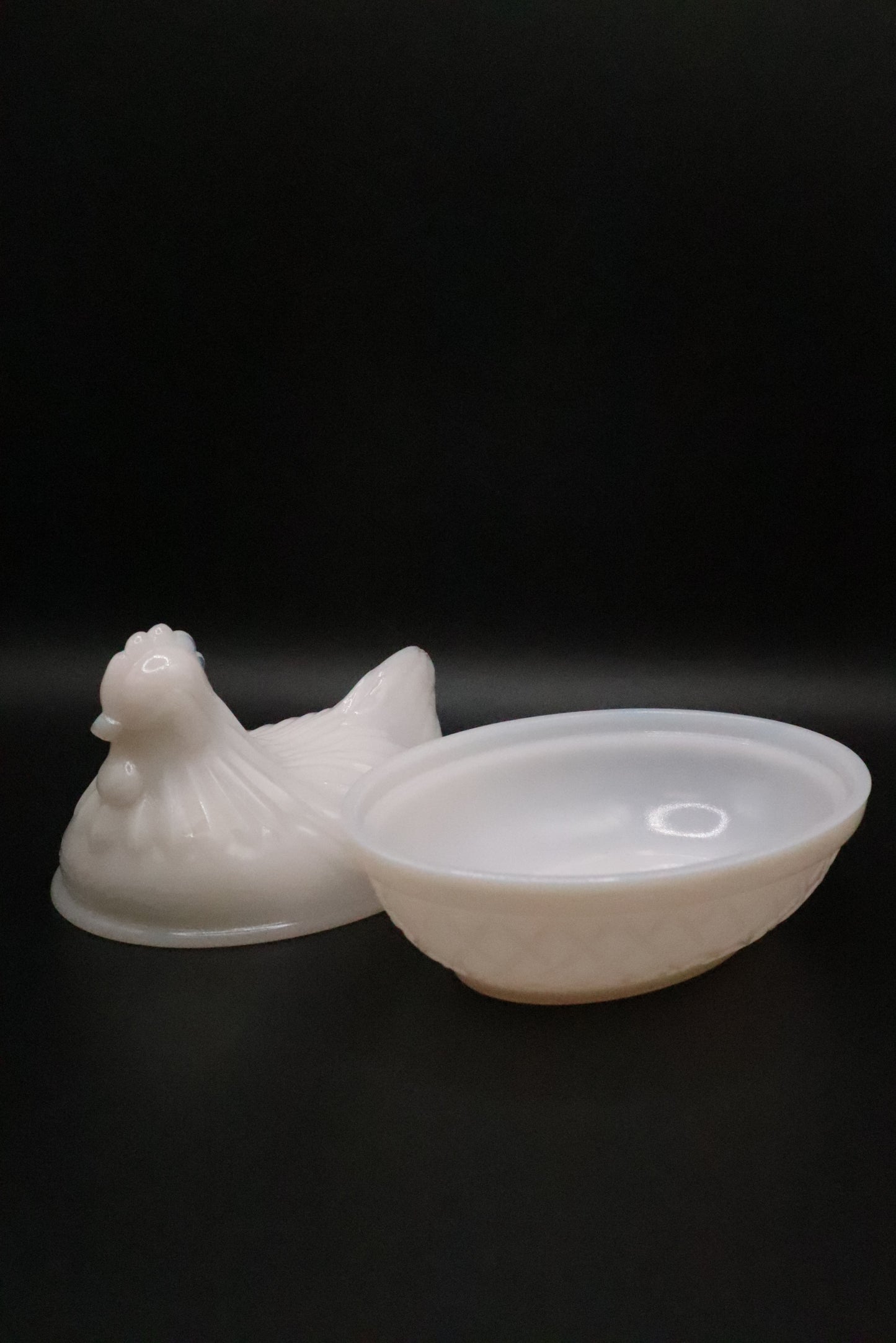 VINTAGE MILK GLASS HEN ON NEST