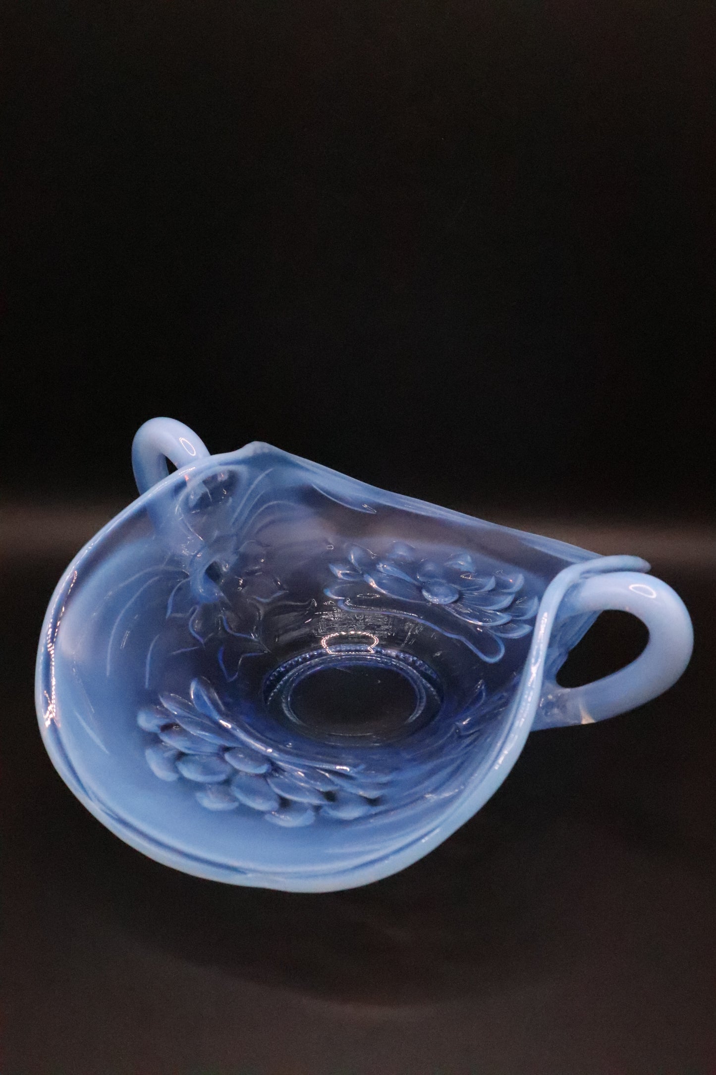 VINTAGE IMPERIAL OPALESCENT LIGHT BLUE WATERLILY DISH
