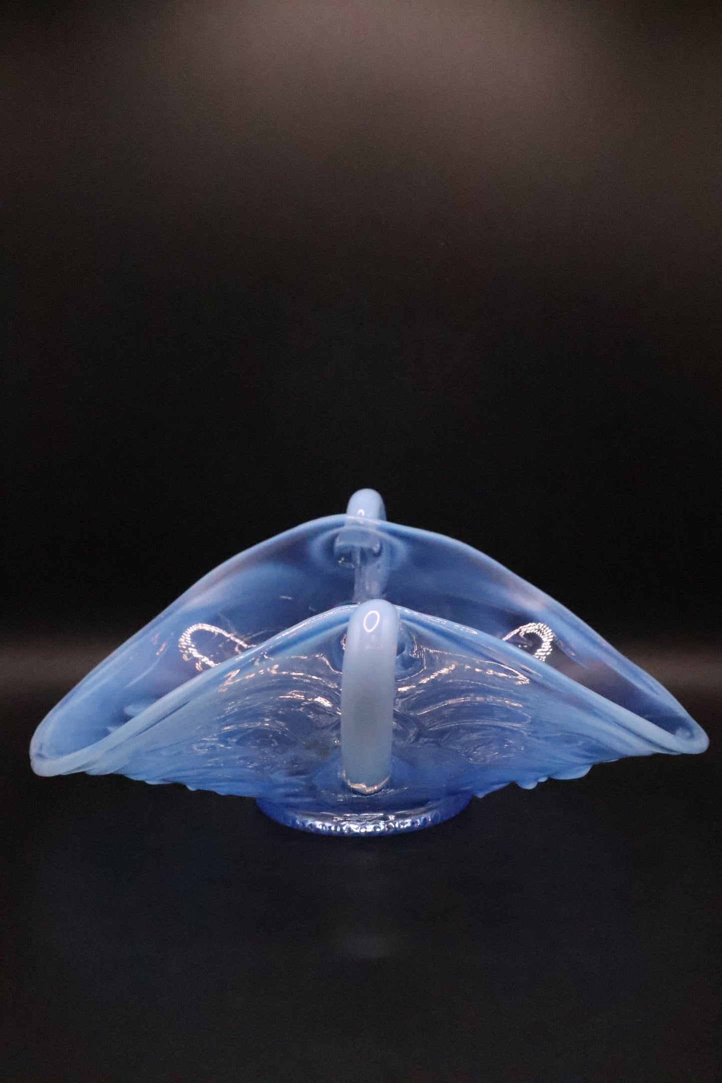 VINTAGE IMPERIAL OPALESCENT LIGHT BLUE WATERLILY DISH