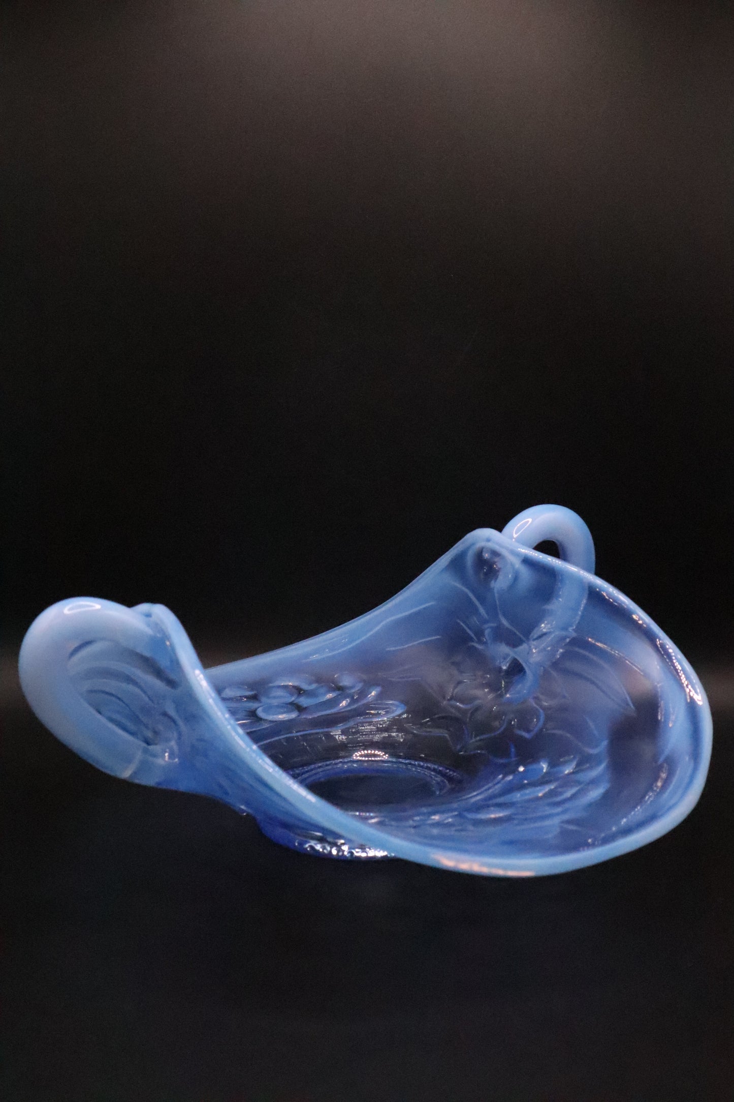 VINTAGE IMPERIAL OPALESCENT LIGHT BLUE WATERLILY DISH