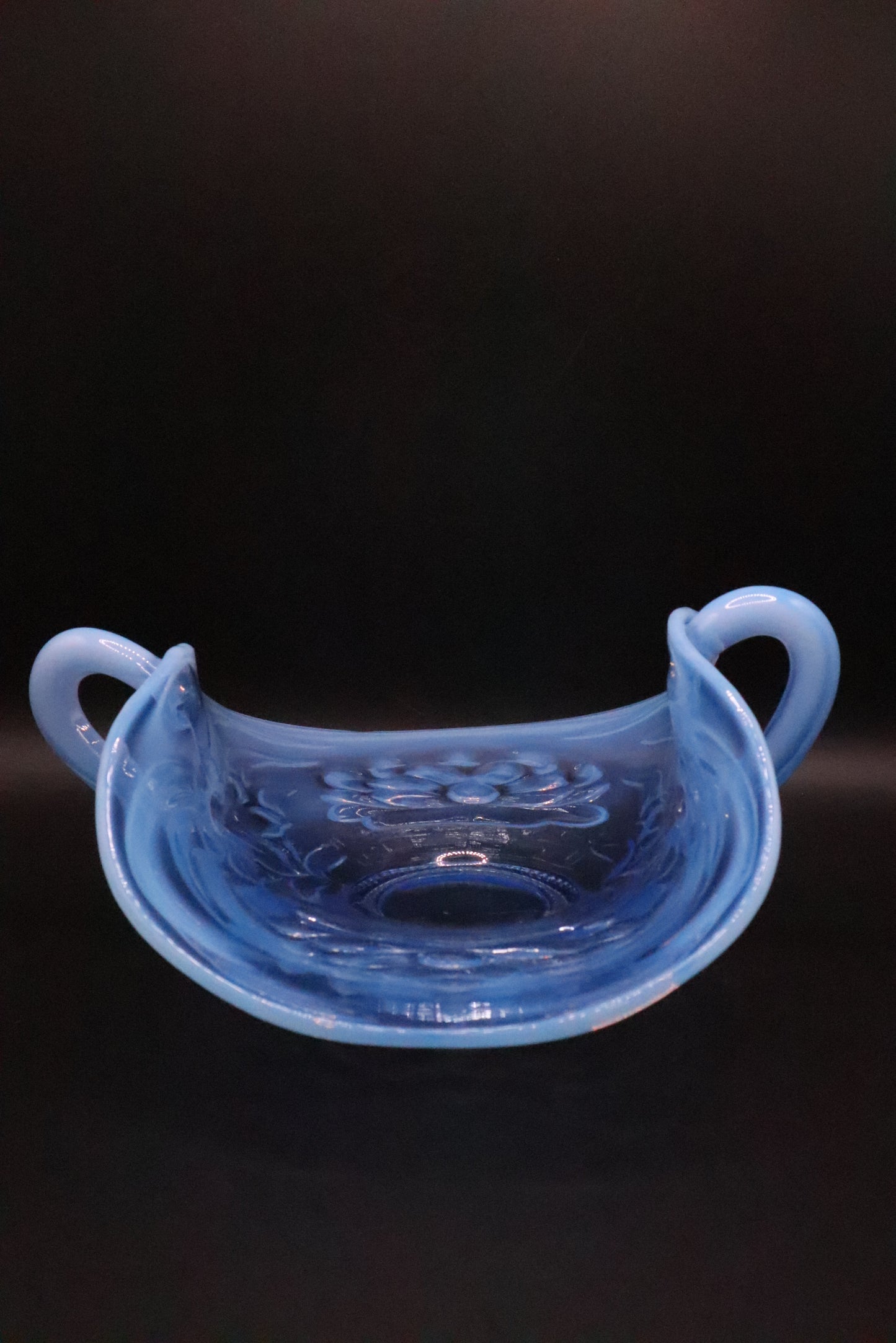 VINTAGE IMPERIAL OPALESCENT LIGHT BLUE WATERLILY DISH