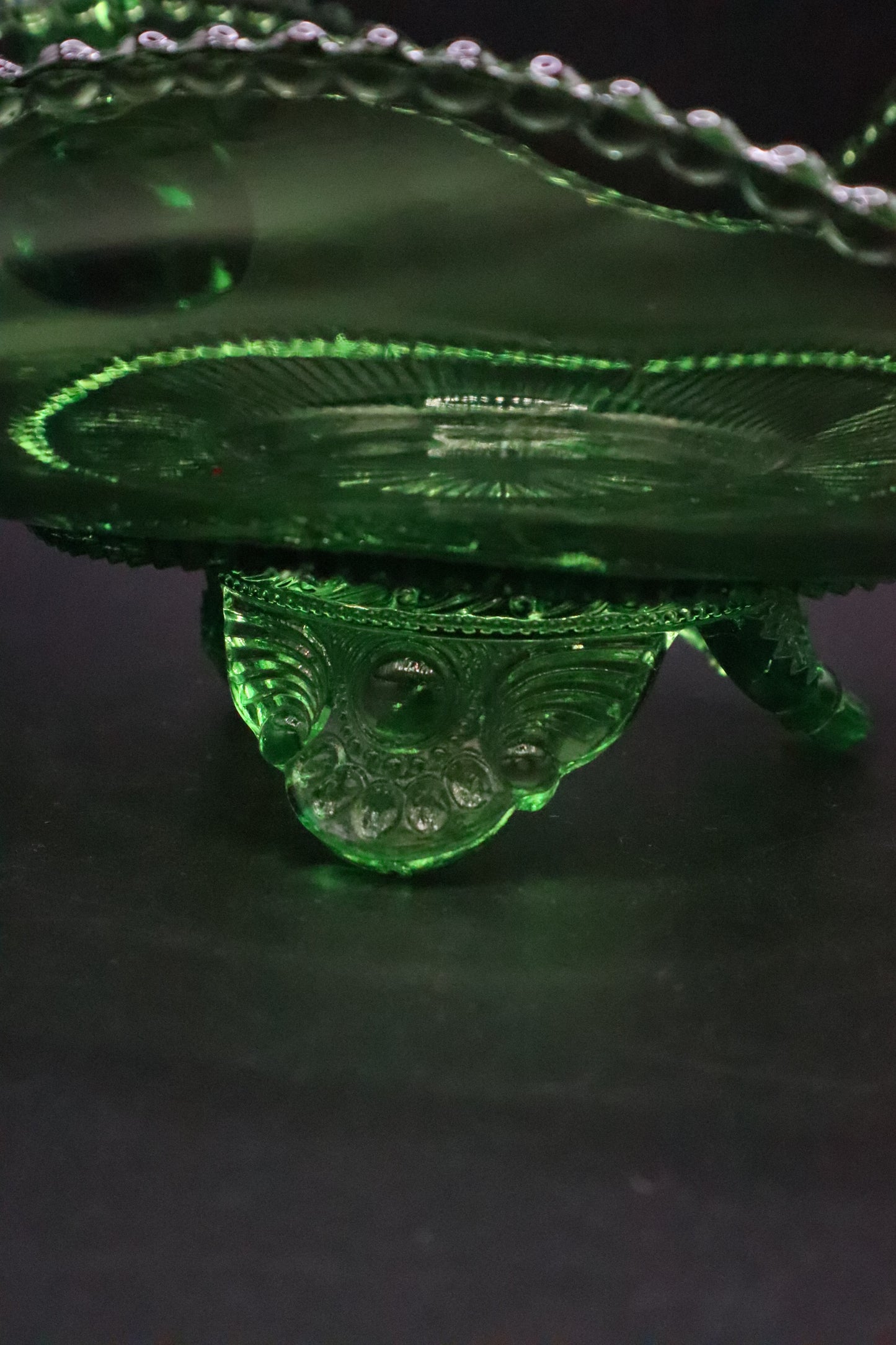 VINTAGE 3 SIDED GREEN DISH OR CANDLE HOLDER WITH BUBBLE EDGE