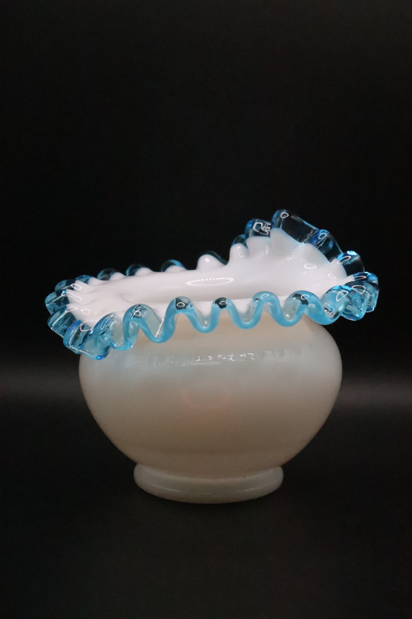 VINTAGE ART GLASS BLUE CREST VASE