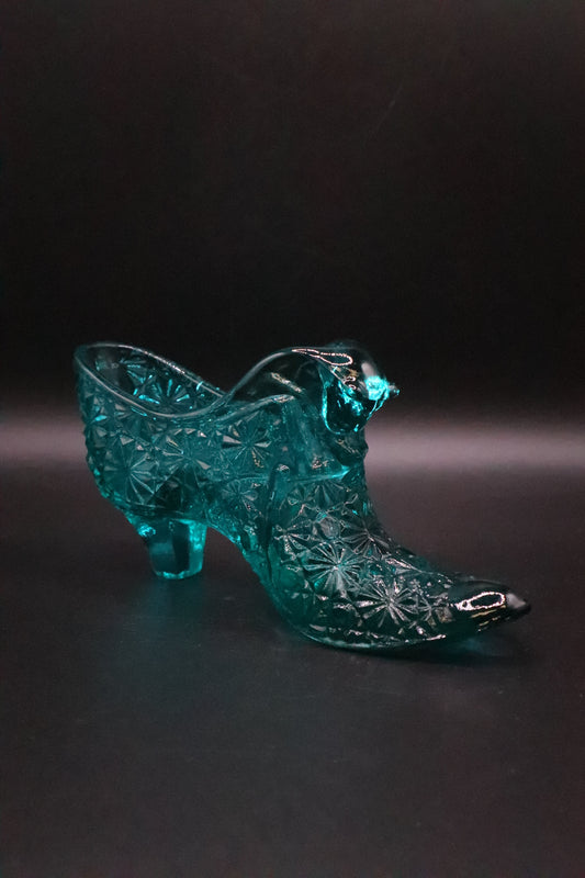 VINTAGE FENTON BLUE ART GLASS DAISY AND BUTTON CAT HEAD SLIPPER