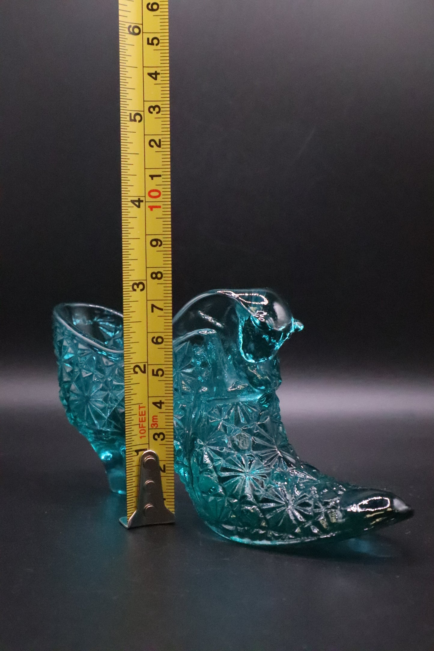 VINTAGE FENTON BLUE ART GLASS DAISY AND BUTTON CAT HEAD SLIPPER