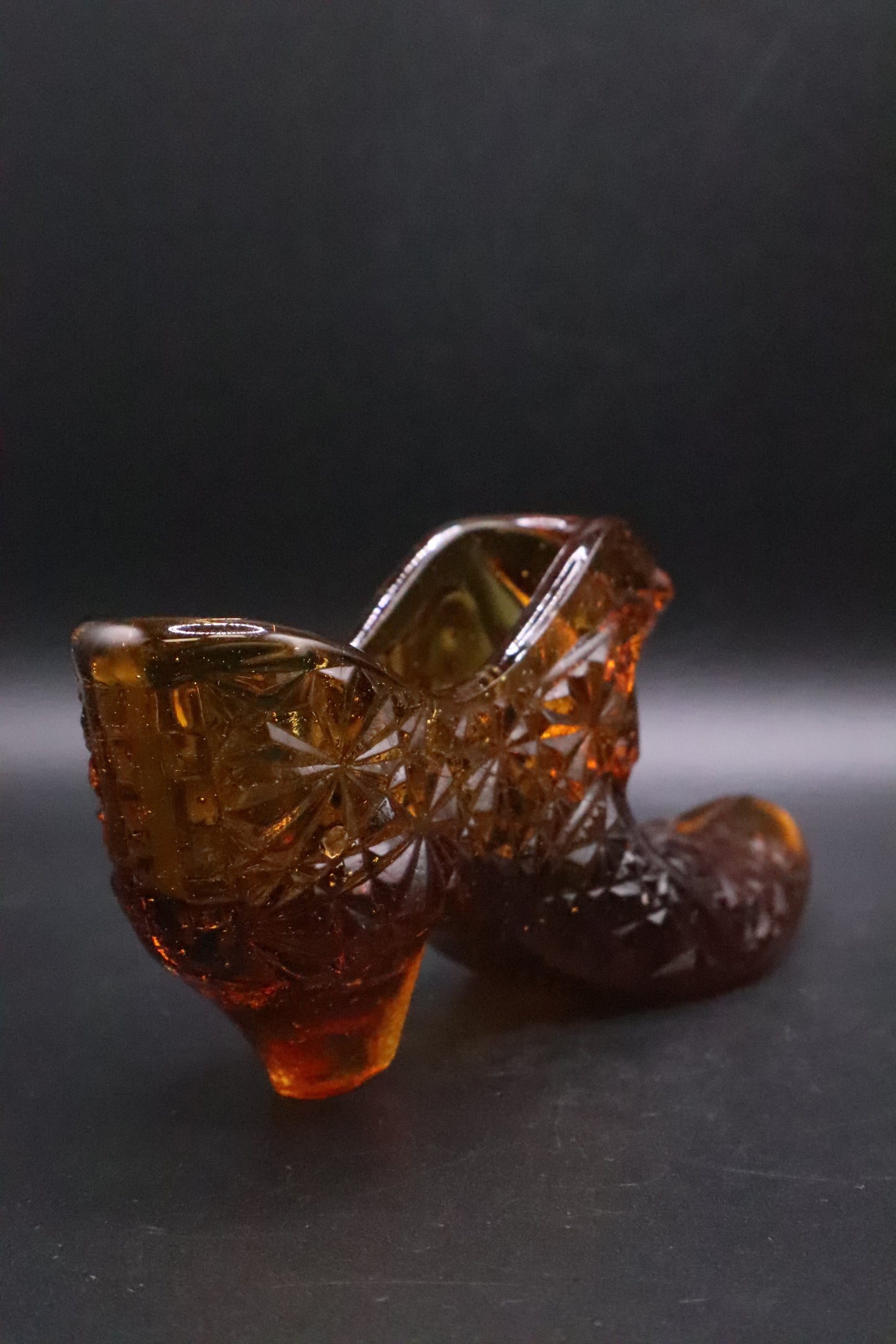 VINTAGE LE SMITH AMBER DAISY ART GLASS CAT SHOE