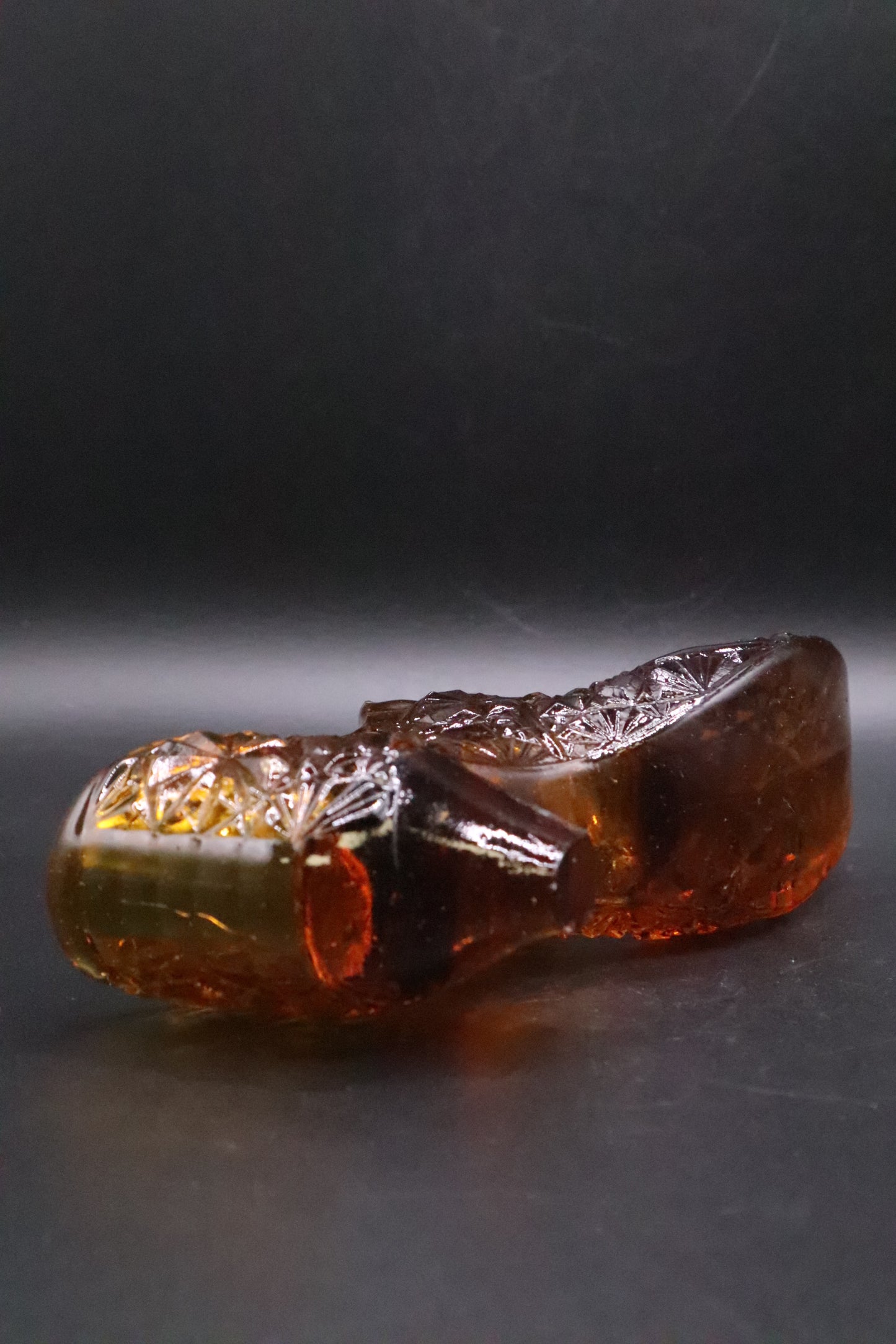 VINTAGE LE SMITH AMBER DAISY ART GLASS CAT SHOE