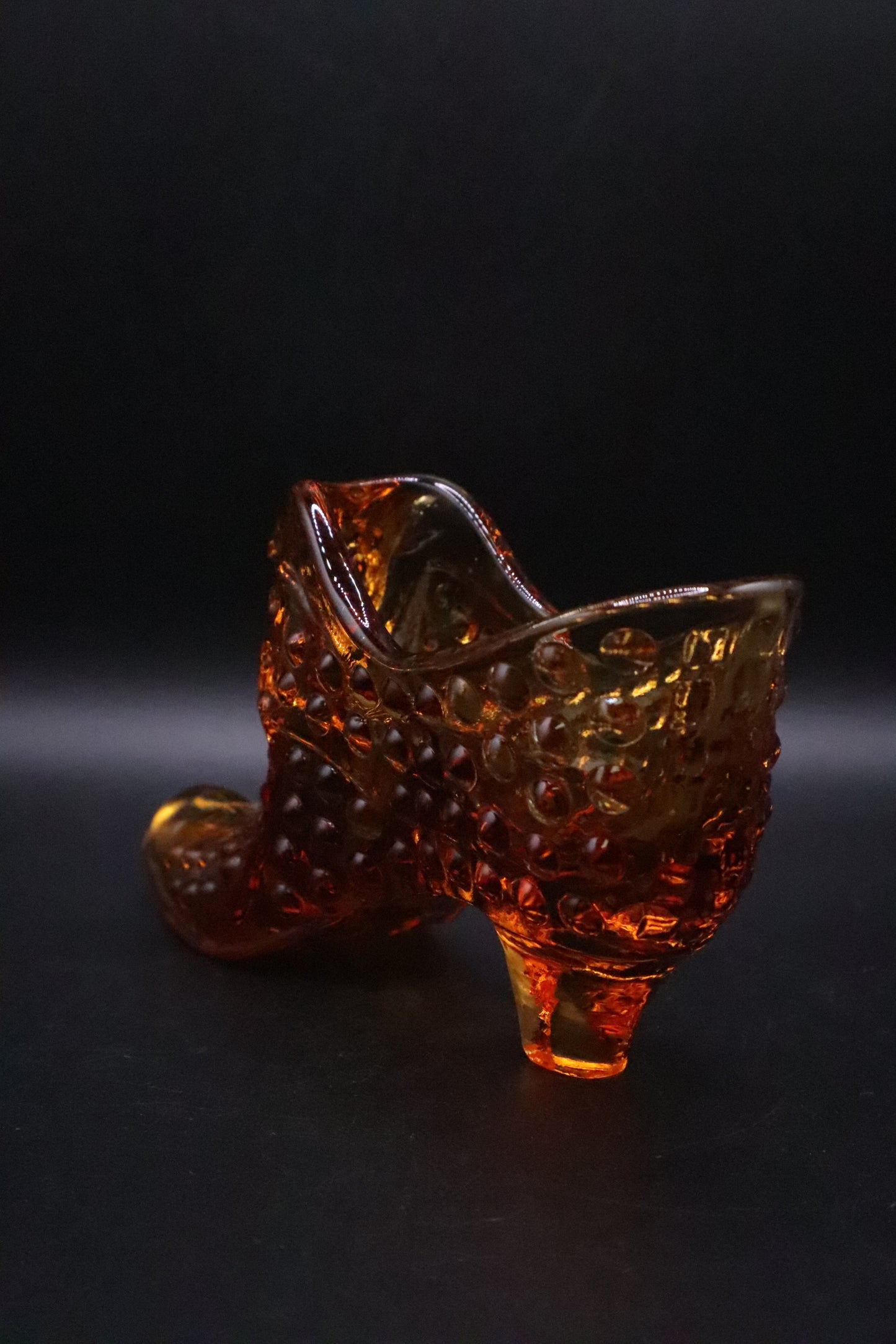 VINTAGE FENTON HONEY AMBER HOBNAIL ART GLASS CAT SHOE