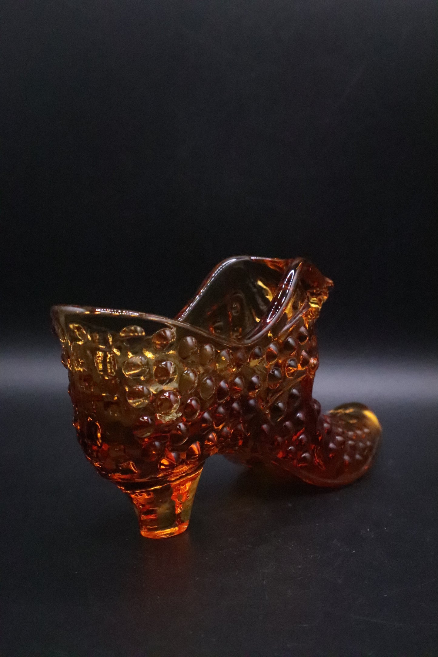 VINTAGE FENTON HONEY AMBER HOBNAIL ART GLASS CAT SHOE