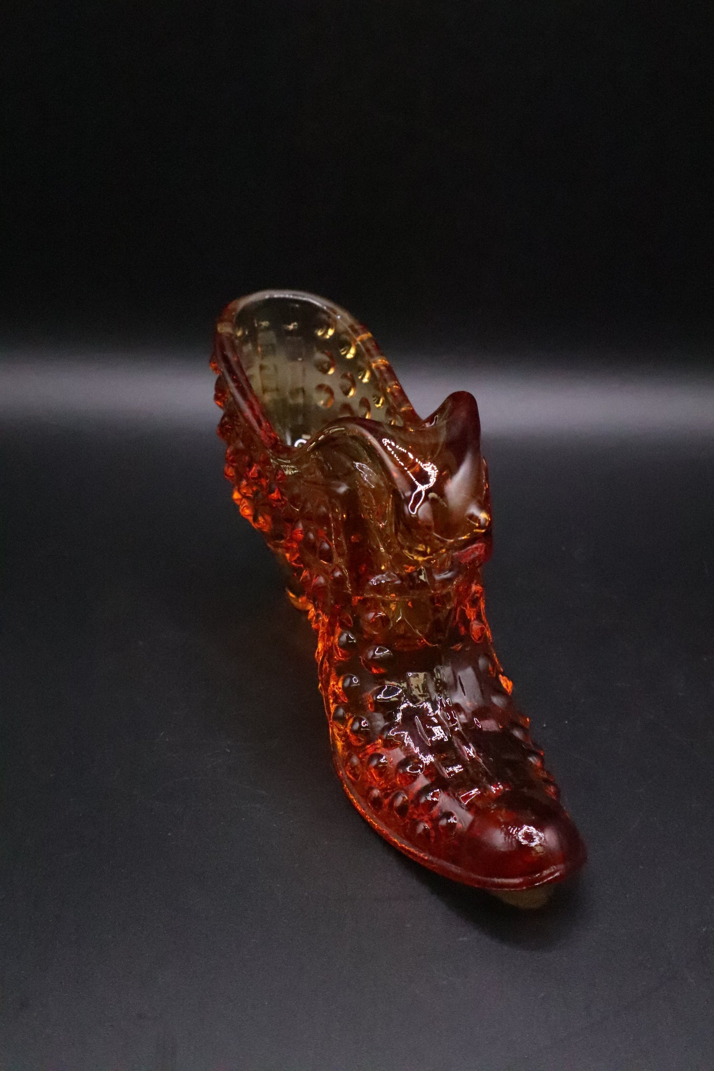 VINTAGE FENTON HONEY AMBER HOBNAIL ART GLASS CAT SHOE