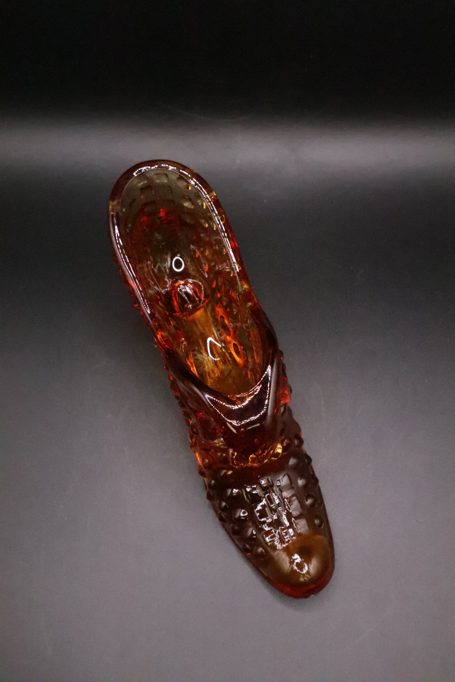 VINTAGE FENTON HONEY AMBER HOBNAIL ART GLASS CAT SHOE