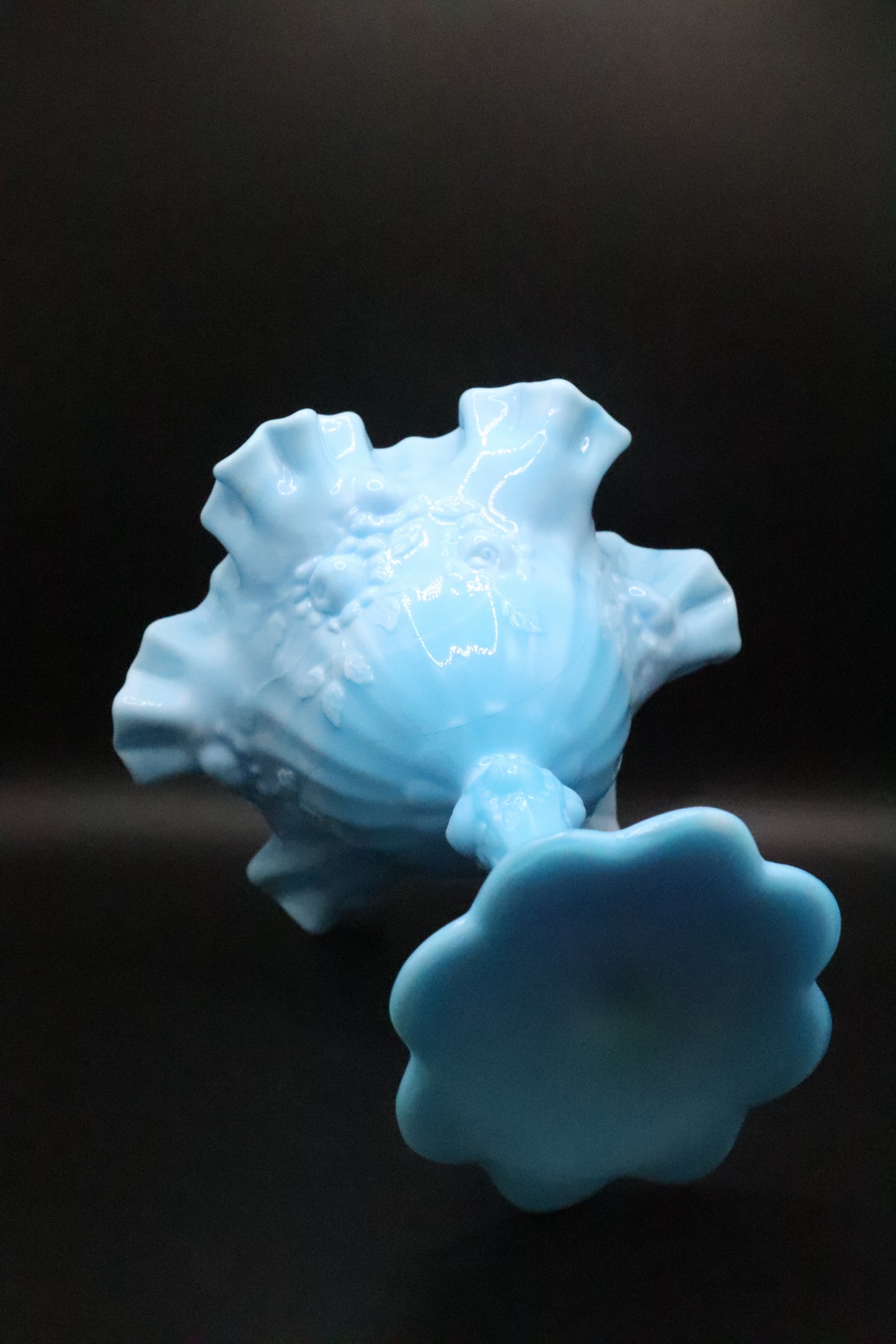 FENTON HOBNAIL BLUE AND WHITE SLANG GLASS PEDESTAL WITH RUFFLED EDGE