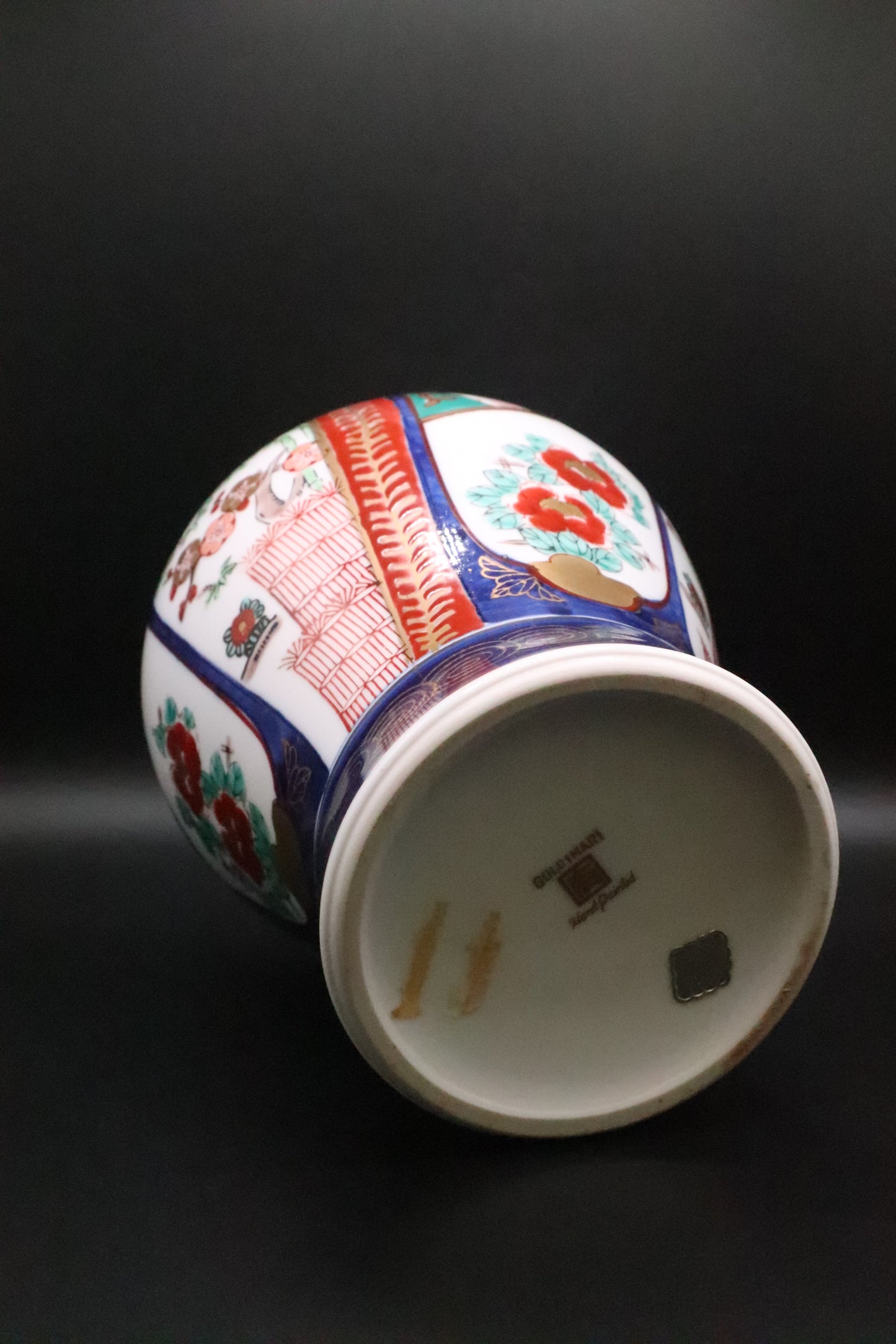 VINTAGE GOLD IMAR JAPANESEI TEMPLE JAR HAND PAINTED