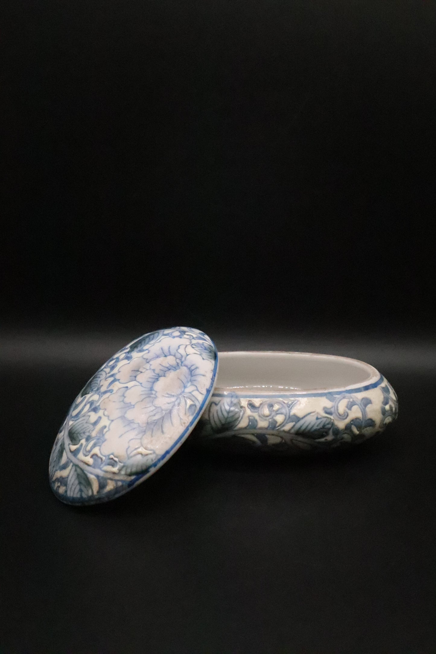 VINTAGE PORCELAIN CHINA HAND PAINTED BLUE AND WHITE FLORAL TRINKET BOX