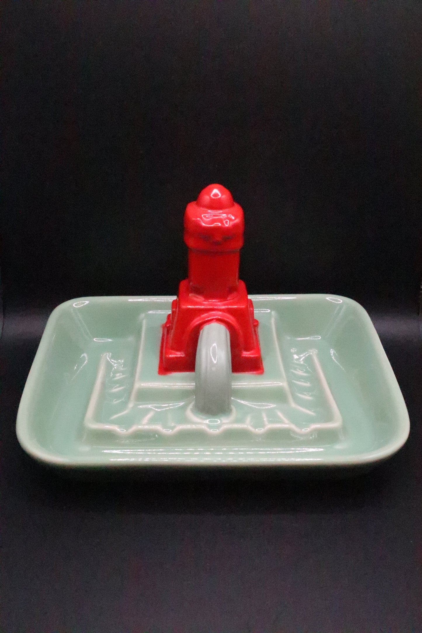VINTAGE HUECKEL CHINA EL MONTE, CA FIRE HYDRANT ASHTRAY