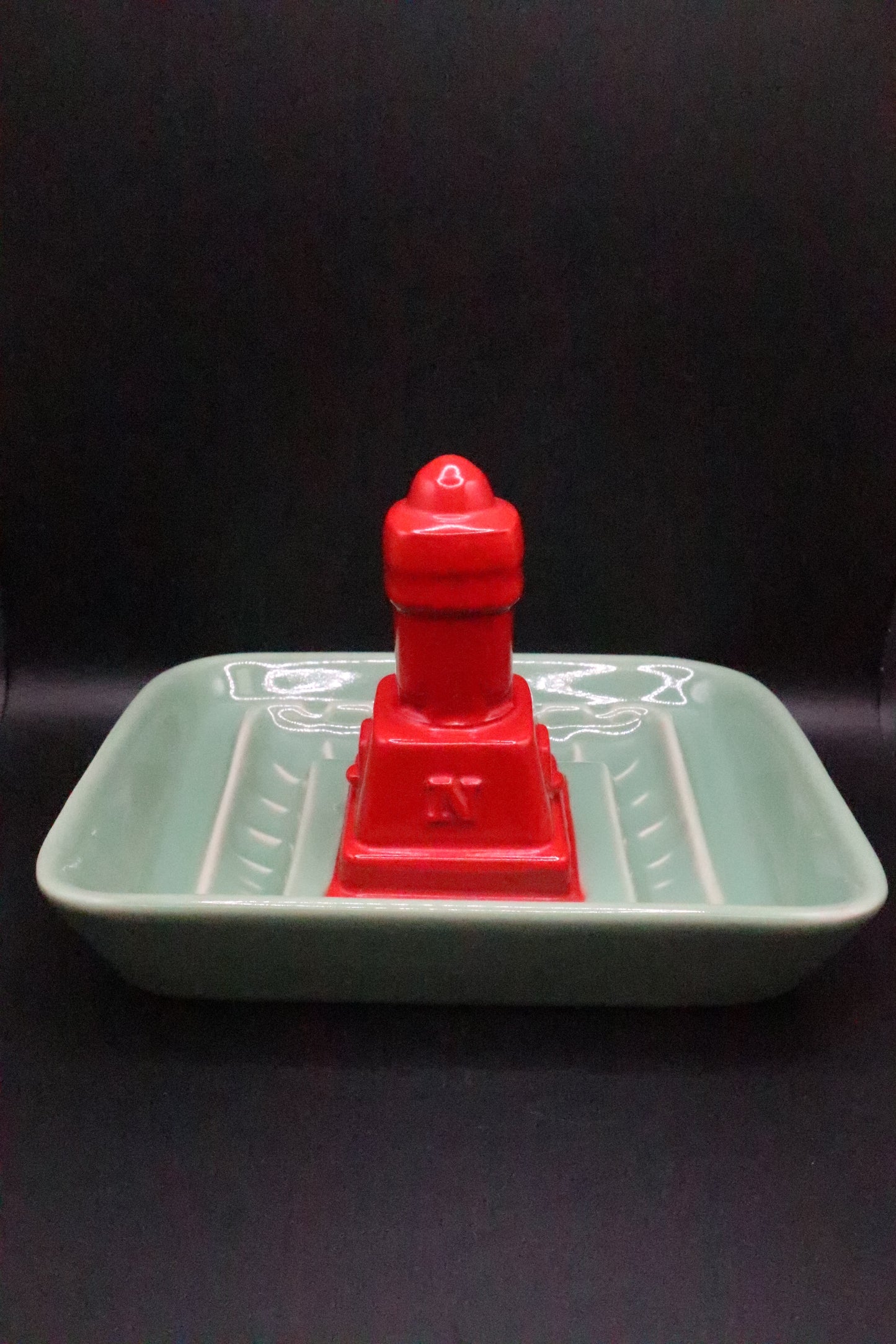 VINTAGE HUECKEL CHINA EL MONTE, CA FIRE HYDRANT ASHTRAY