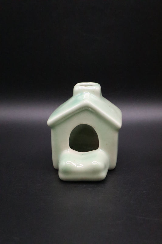 VINTAGE POTTERY DOG HOUSE ASHTRAY