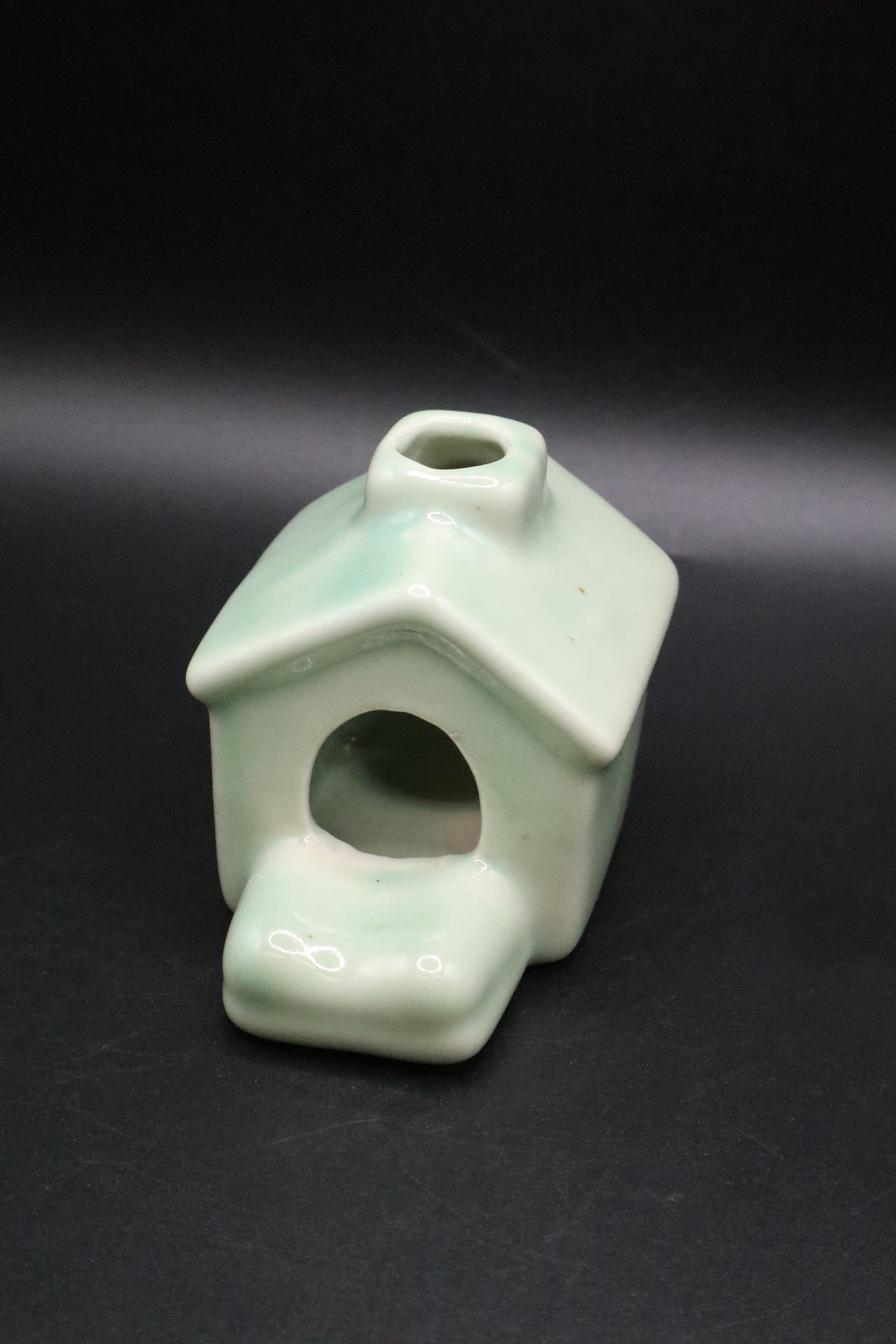 VINTAGE POTTERY DOG HOUSE ASHTRAY
