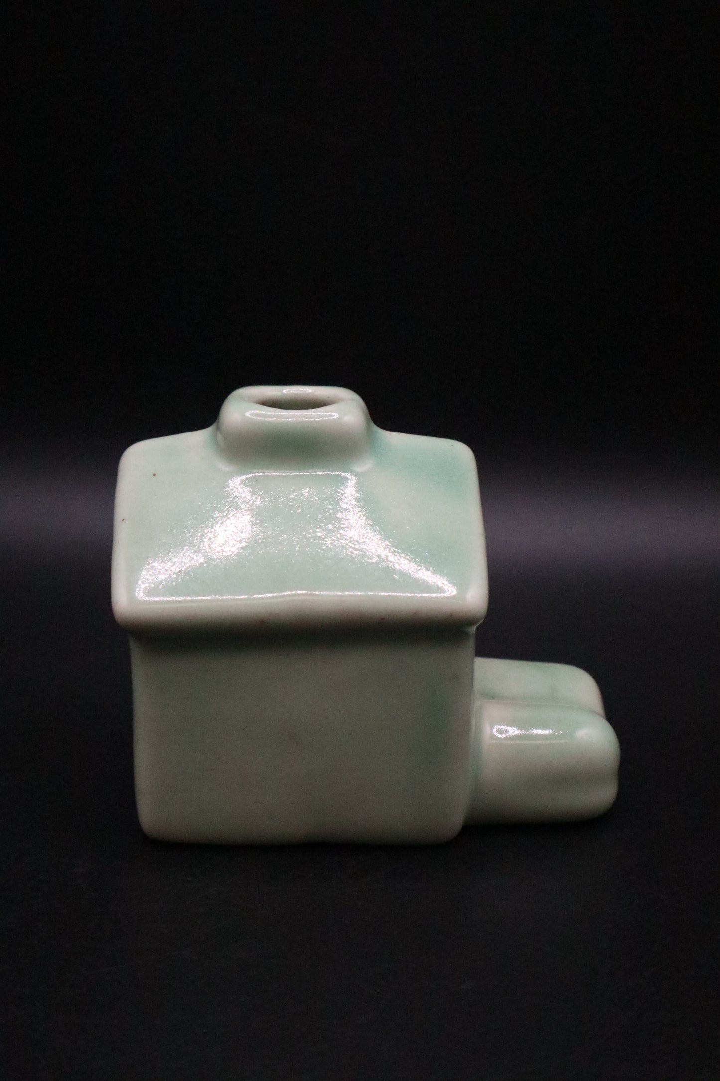 VINTAGE POTTERY DOG HOUSE ASHTRAY