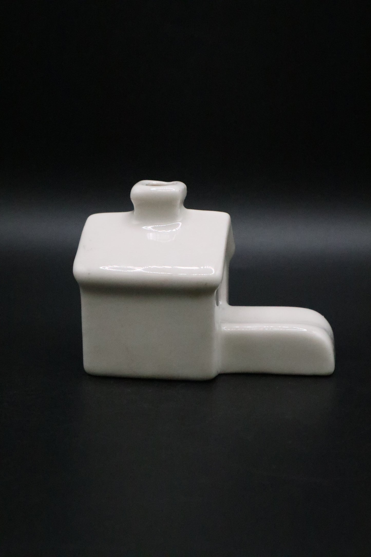 VINTAGE POTTERY MINI DOG HOUSE ASHTRAY