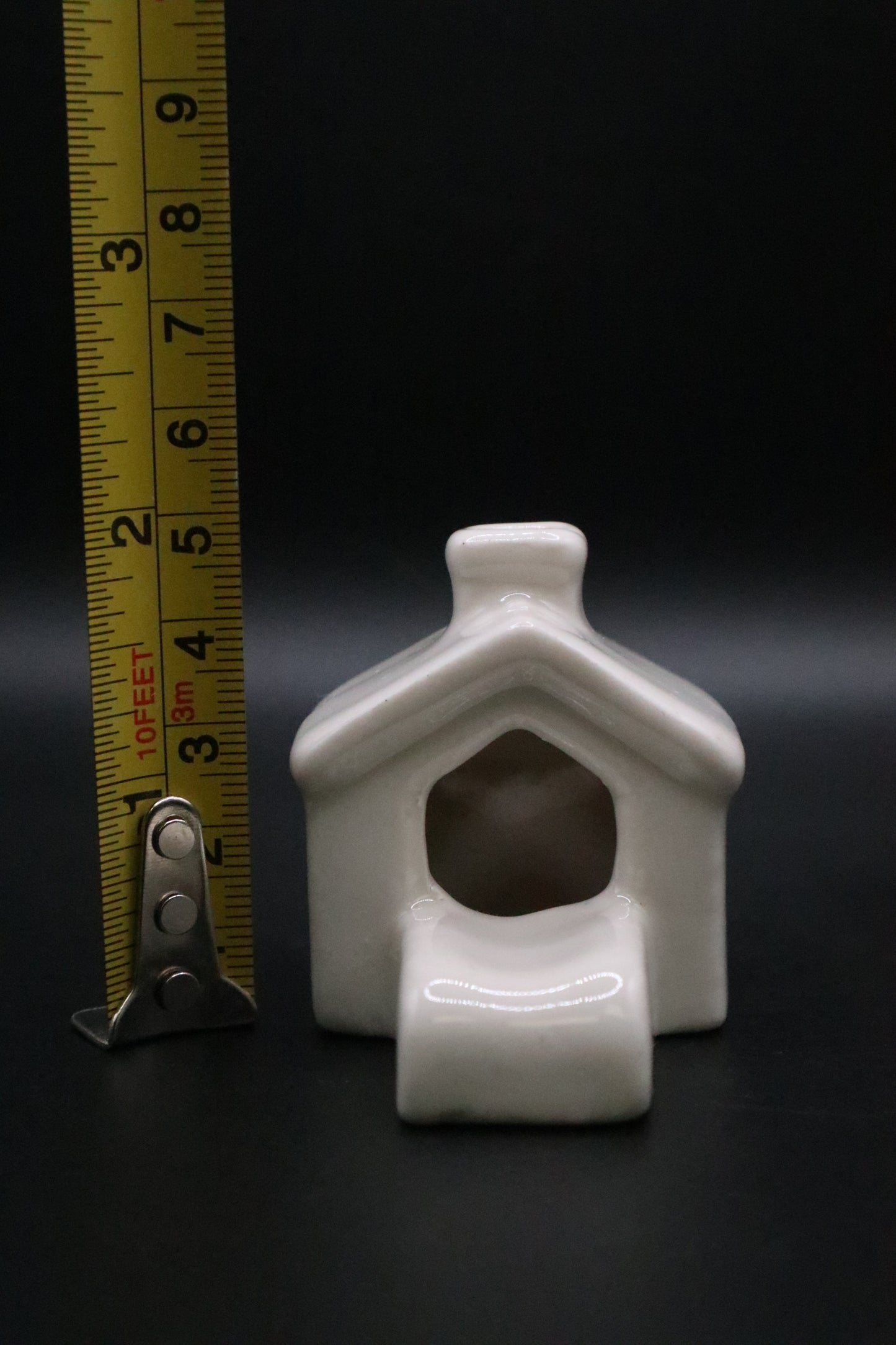 VINTAGE POTTERY MINI DOG HOUSE ASHTRAY