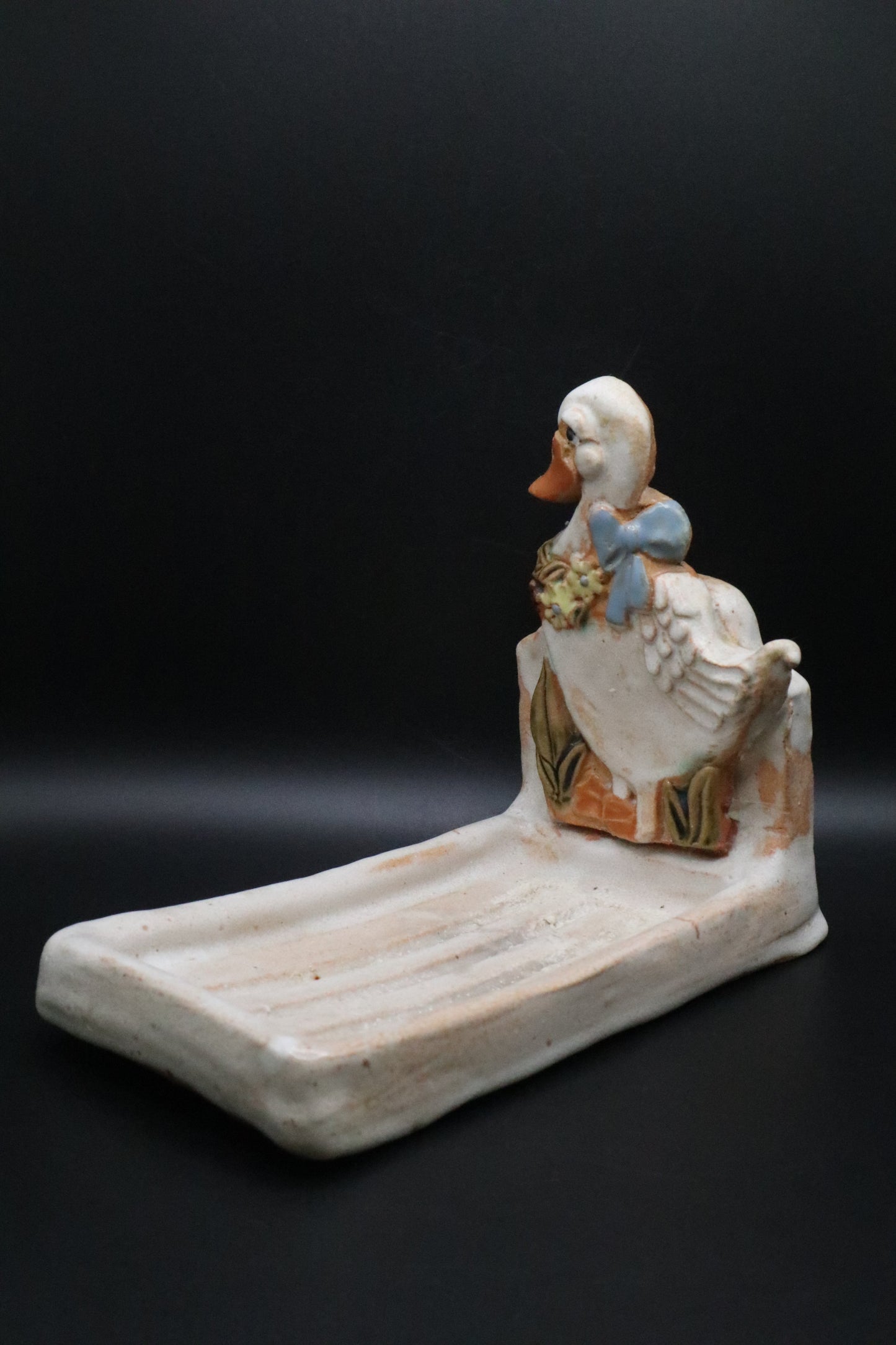 VINTAGE HINDT POTTERY DUCK SOAP DISH