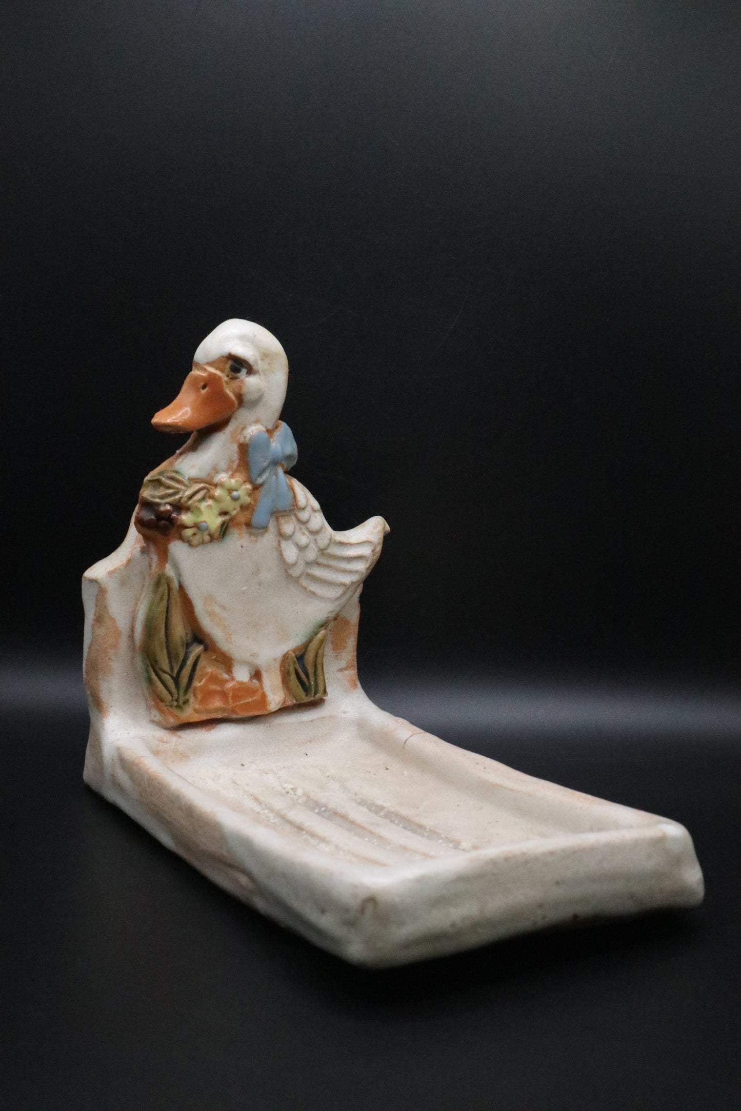 VINTAGE HINDT POTTERY DUCK SOAP DISH