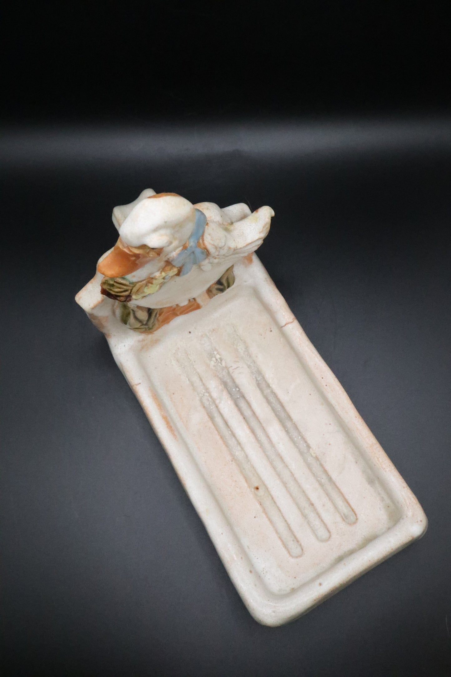 VINTAGE HINDT POTTERY DUCK SOAP DISH