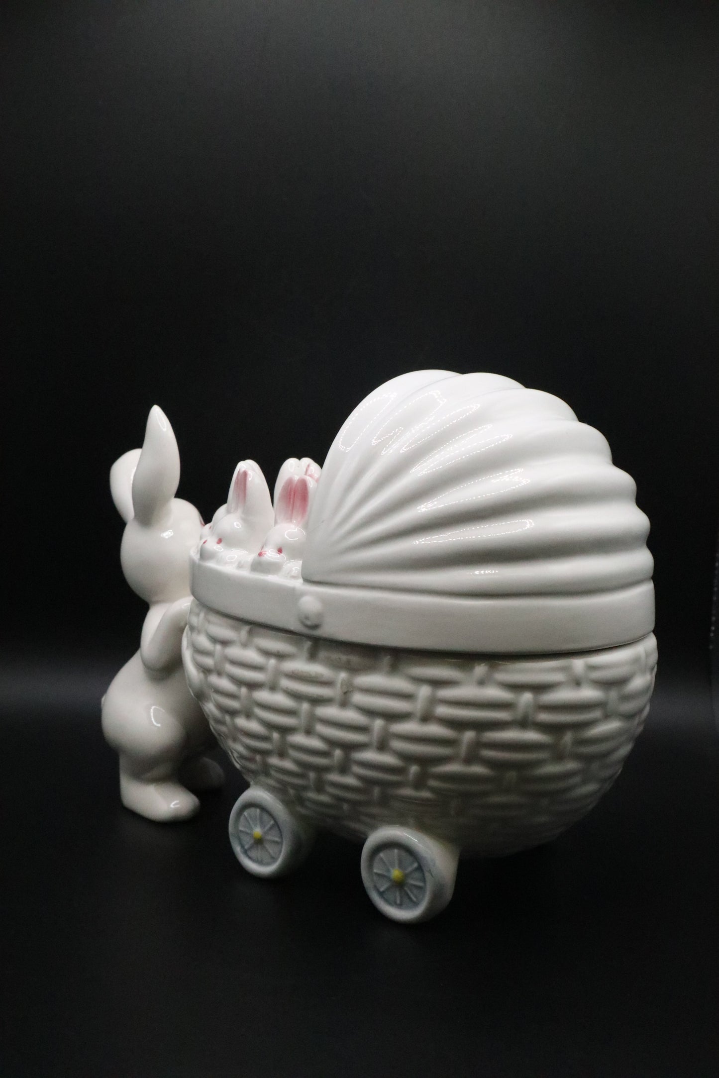 VINTAGE FITZ AND FLOYD BUNNY BABY CERAMIC CARRIAGE