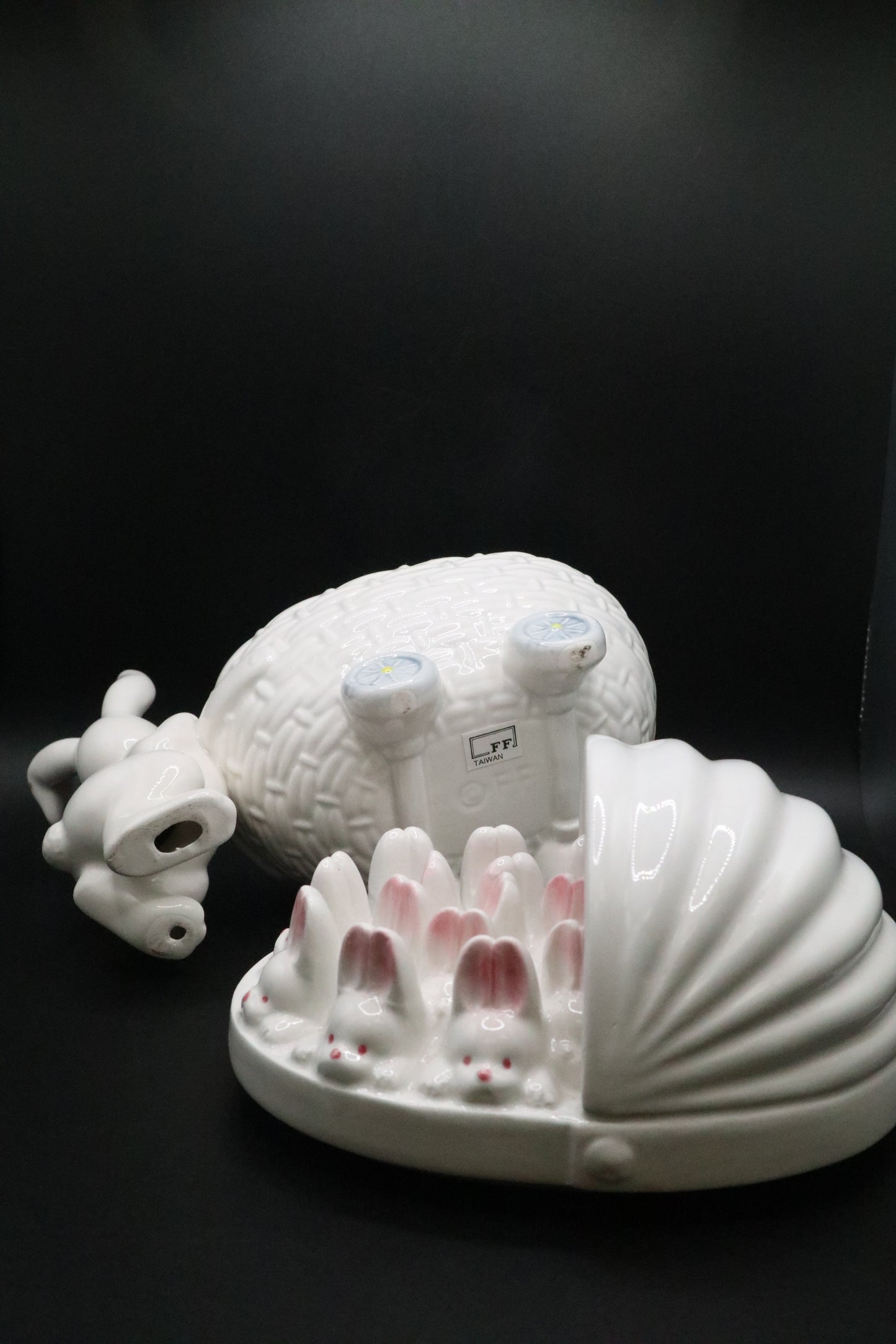VINTAGE FITZ AND FLOYD BUNNY BABY CERAMIC CARRIAGE