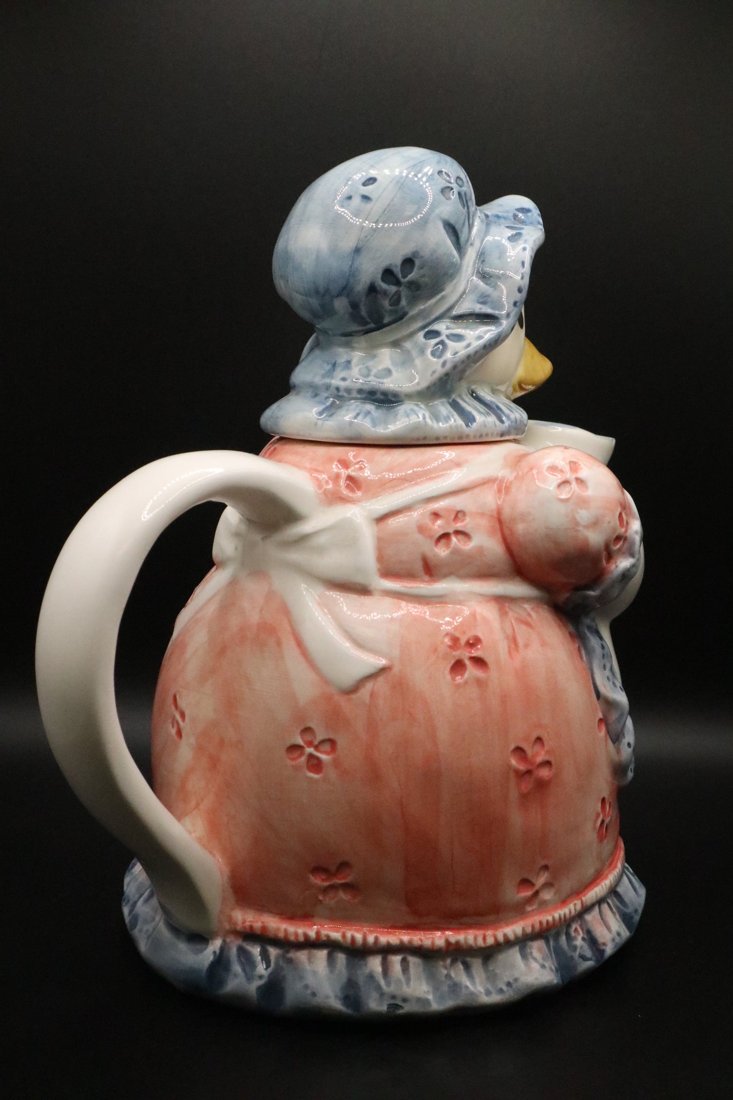 COUNTRY DUCK IN APRON THEME TEAPOT