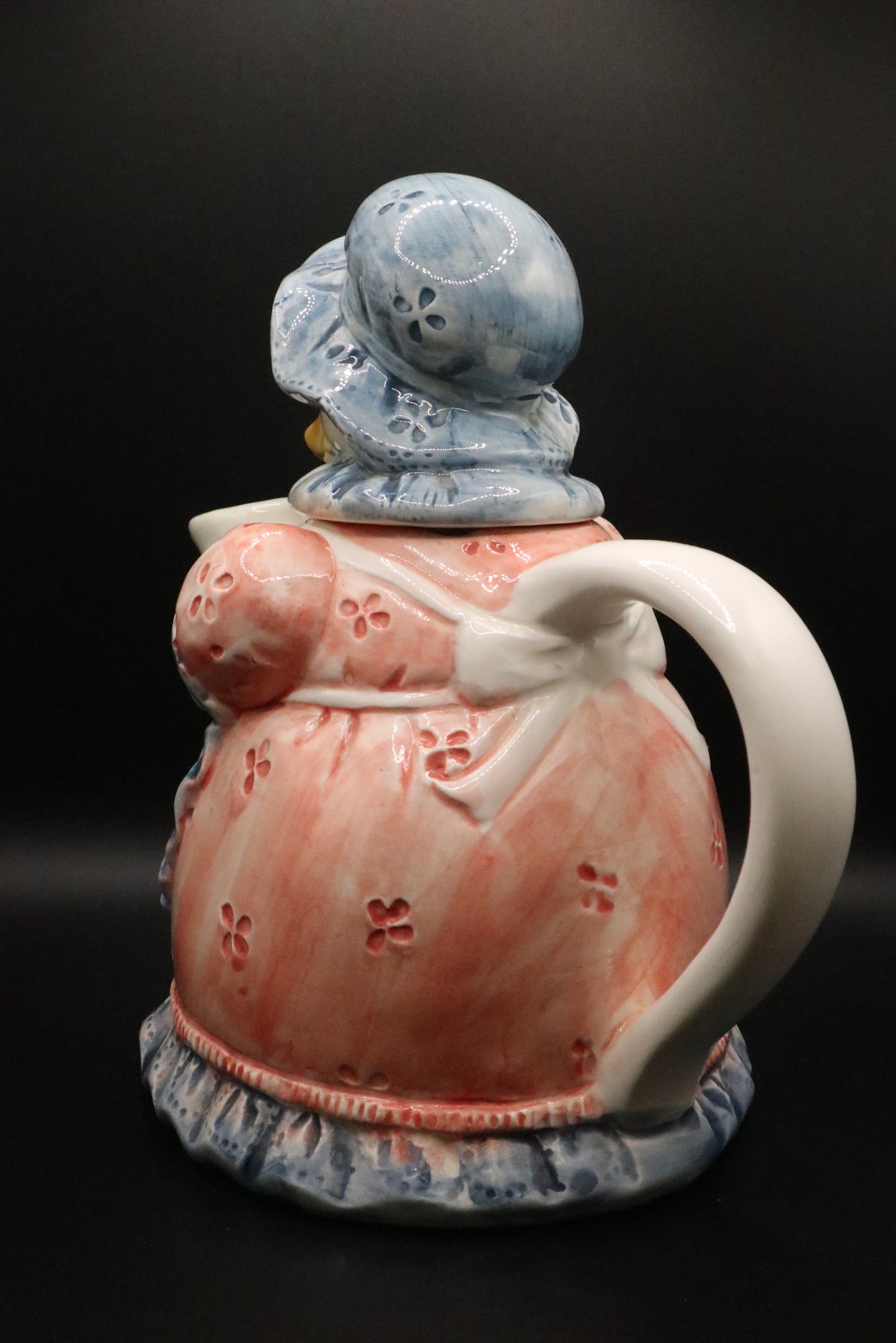 COUNTRY DUCK IN APRON THEME TEAPOT