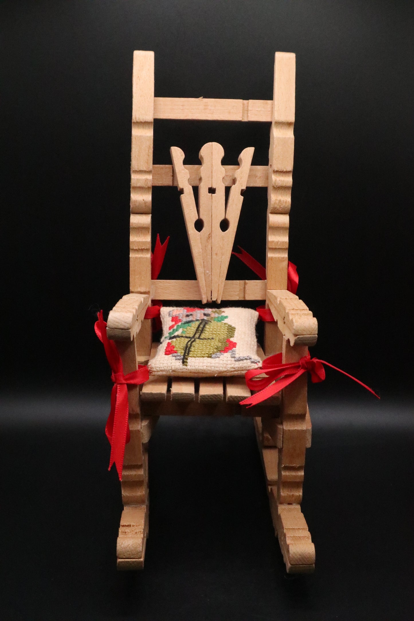 VINTAGE WOOD CLOTHESPIN DOLL ROCKING CHAIR FOLK ART