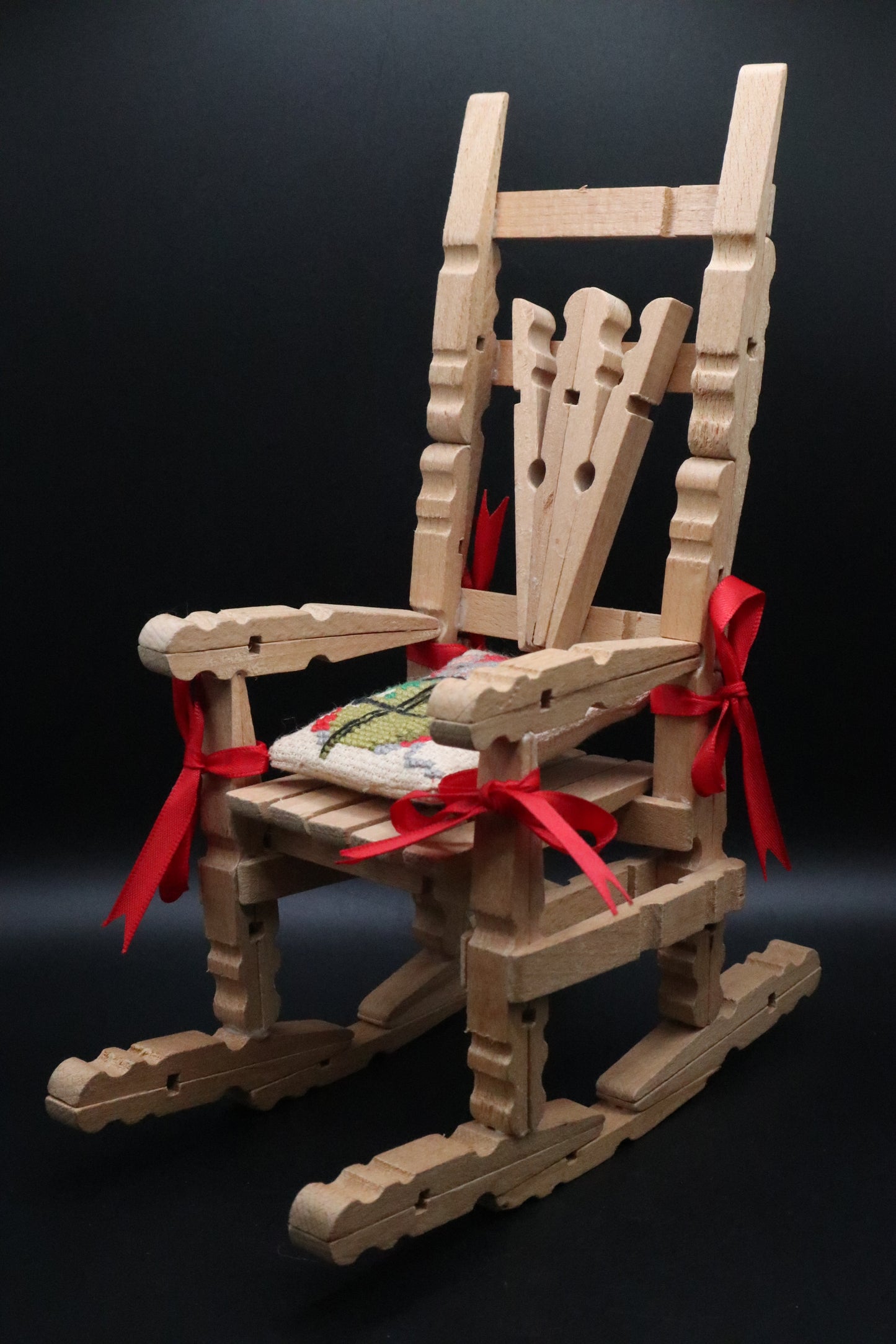 VINTAGE WOOD CLOTHESPIN DOLL ROCKING CHAIR FOLK ART